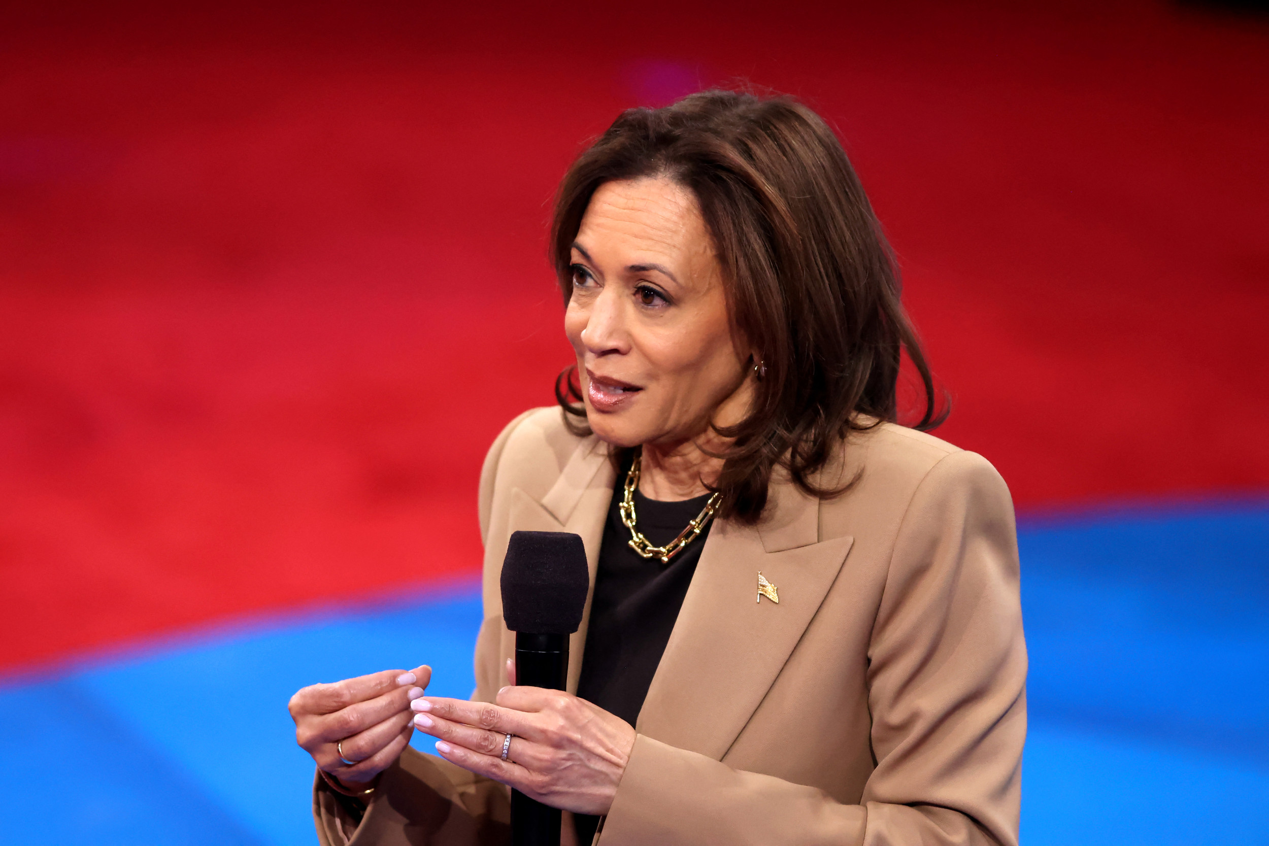 Did Kamala Harris Use Teleprompter During Univision Town Hall? What We ...