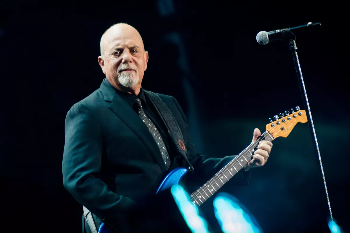 https://d.newsweek.com/en/full/2493104/billy-joel.webp