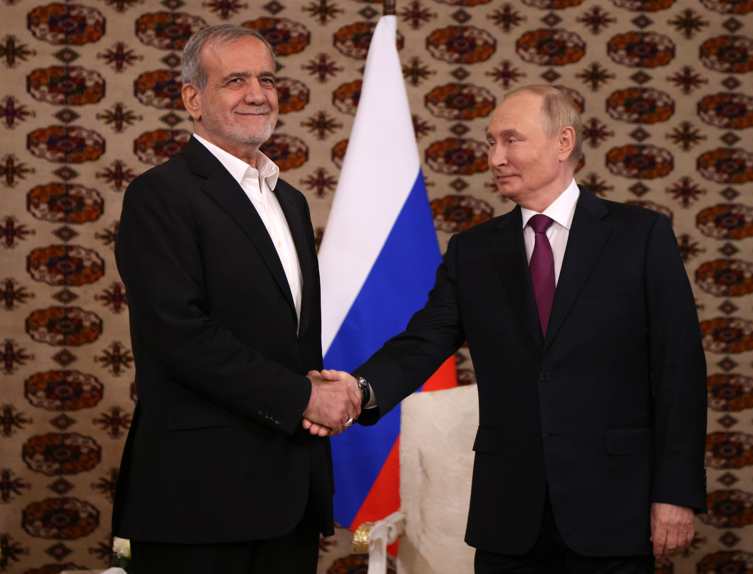 Putin wants “new world order,” invites Iranian President to Moscow