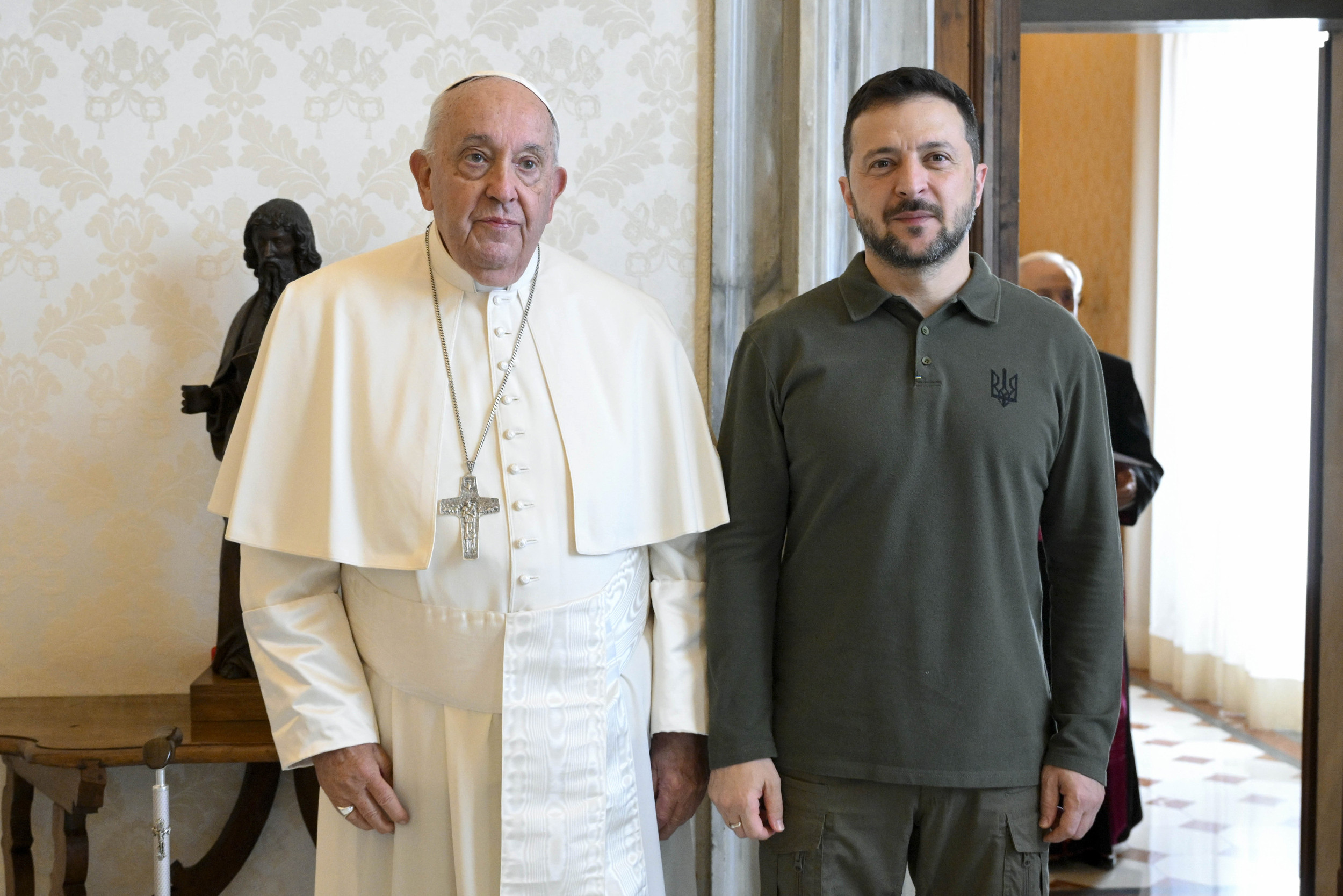 Pope Francis and Zelensky Exchange Symbolic Gifts at Vatican Meeting