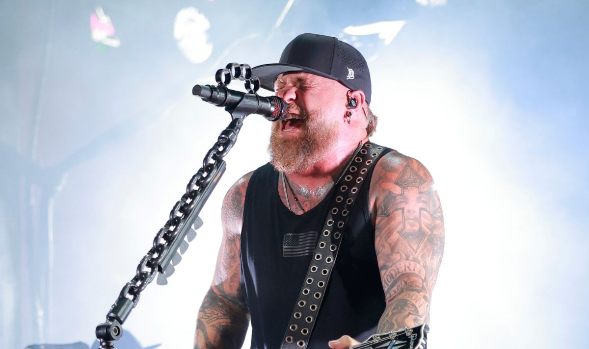 Brantley Gilbert Welcomes Son During Concert