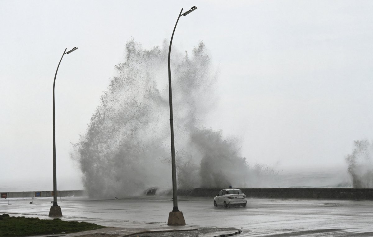 Hurricane Milton passes through Havana.