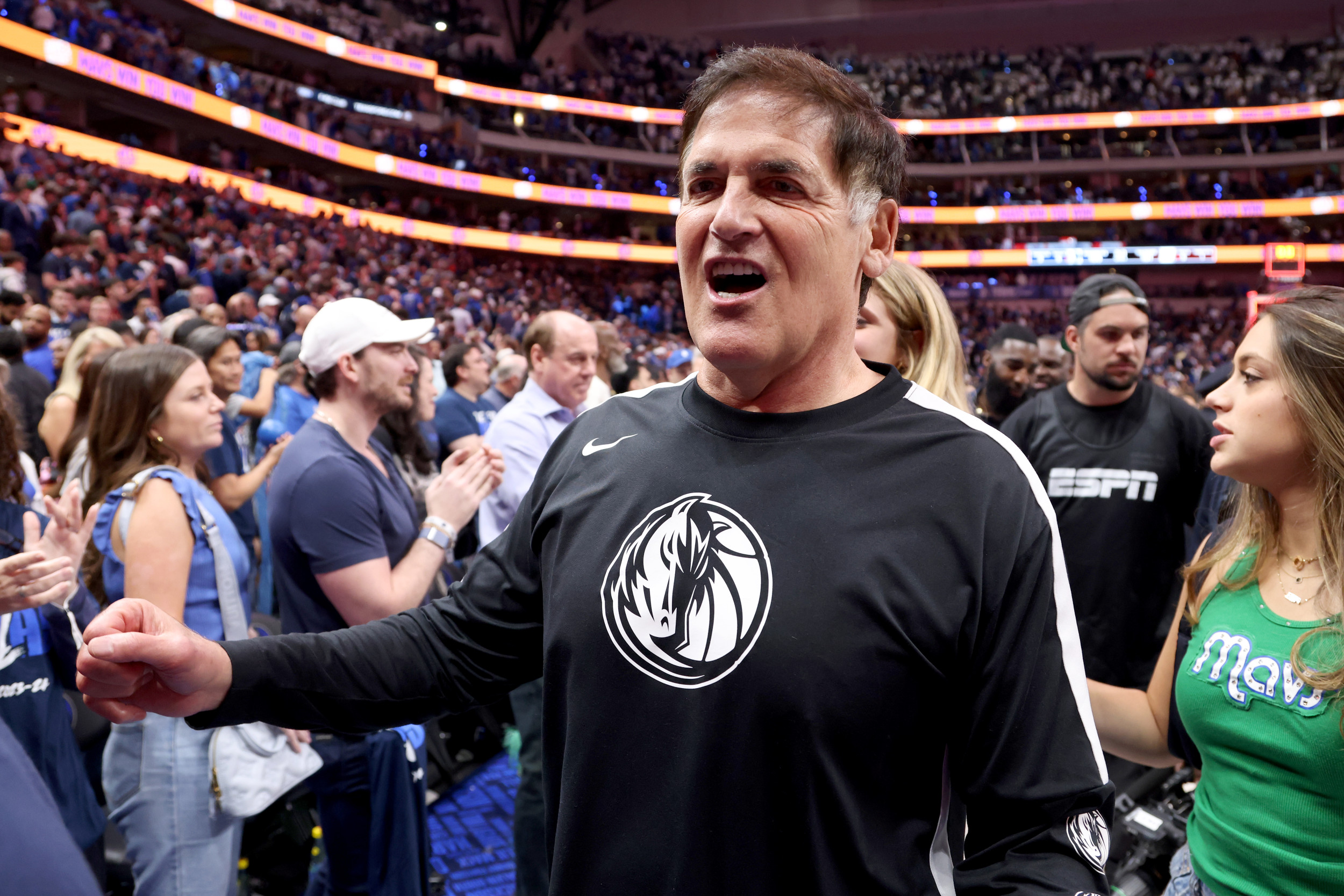 Mark Cuban defends Kamala Harris after backlash in Fox News interview