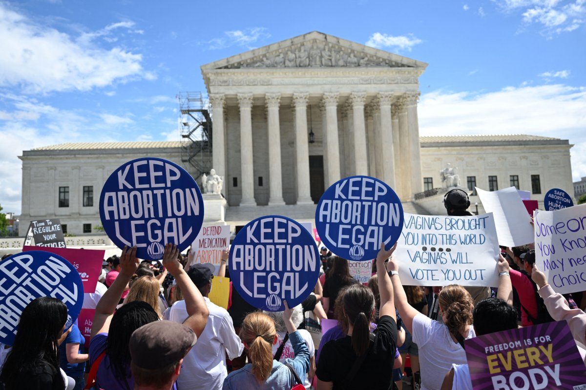 Manifestantes se manifiestan por el derecho al aborto