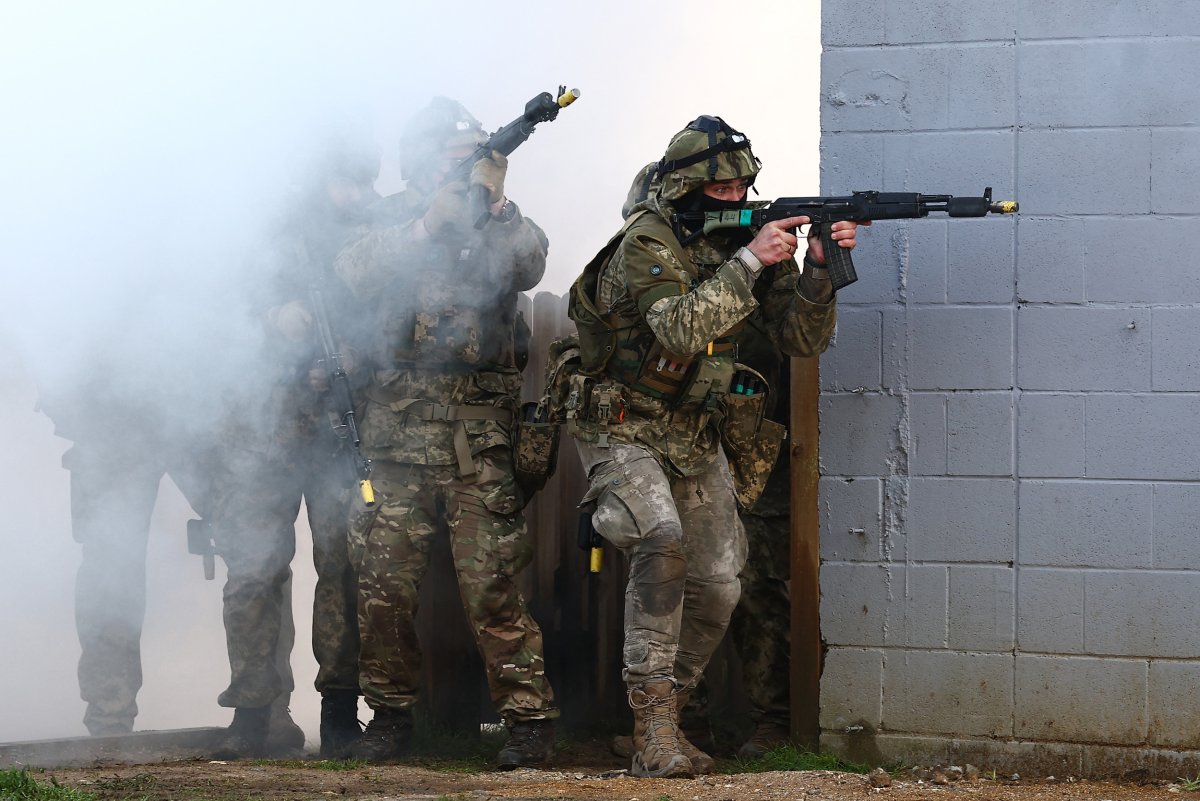 Ukrainian soldiers training