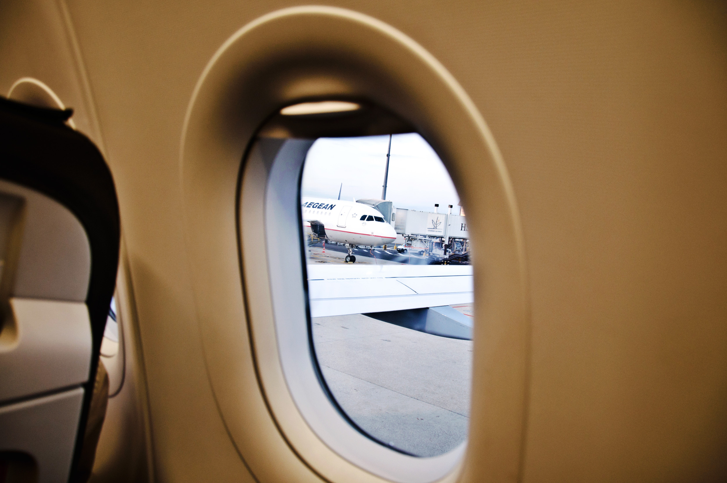 Plane Passenger Stunned by What Seatmate Very Rudely Does Without Asking