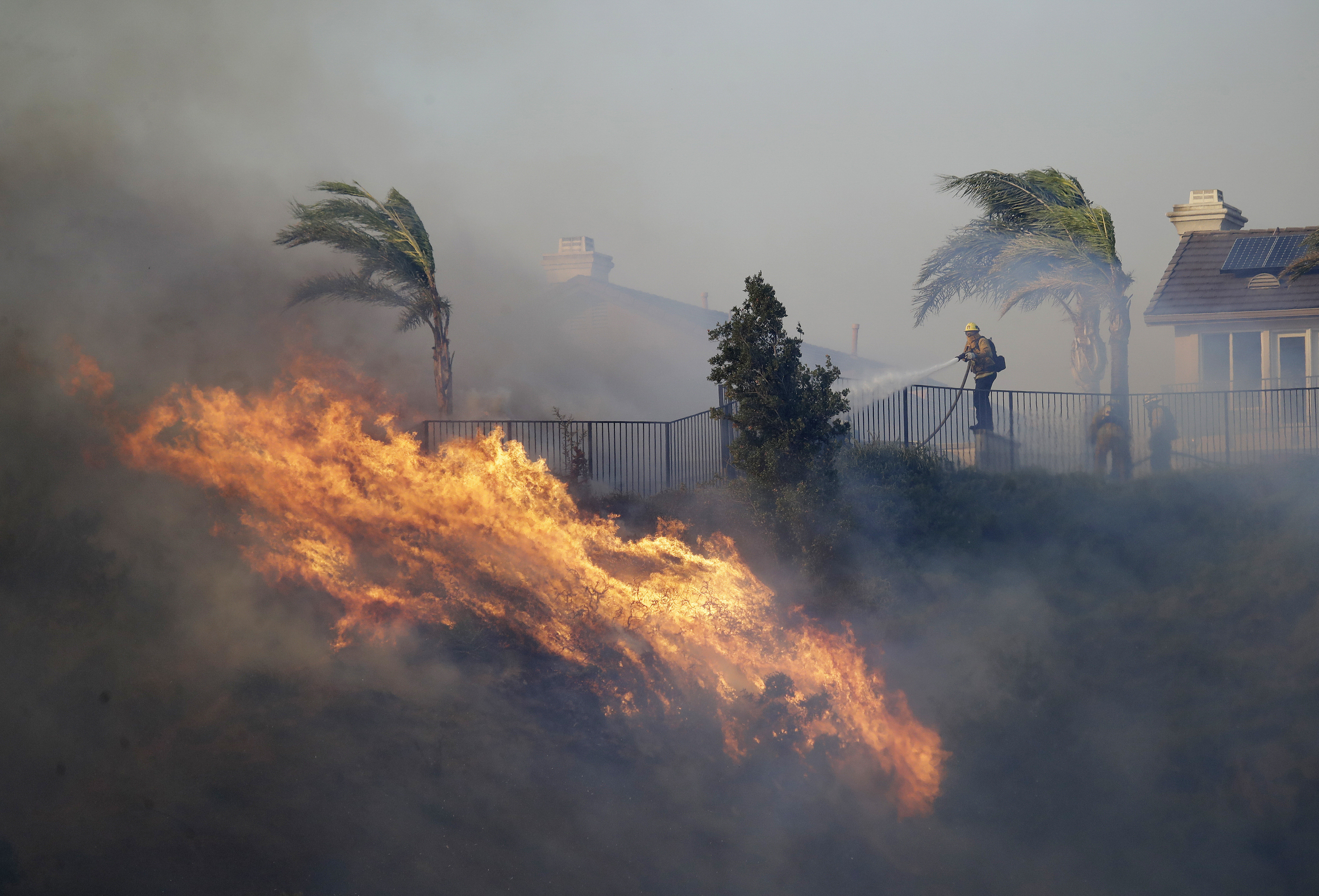 Power outages hit thousands in California as diablo winds blow in