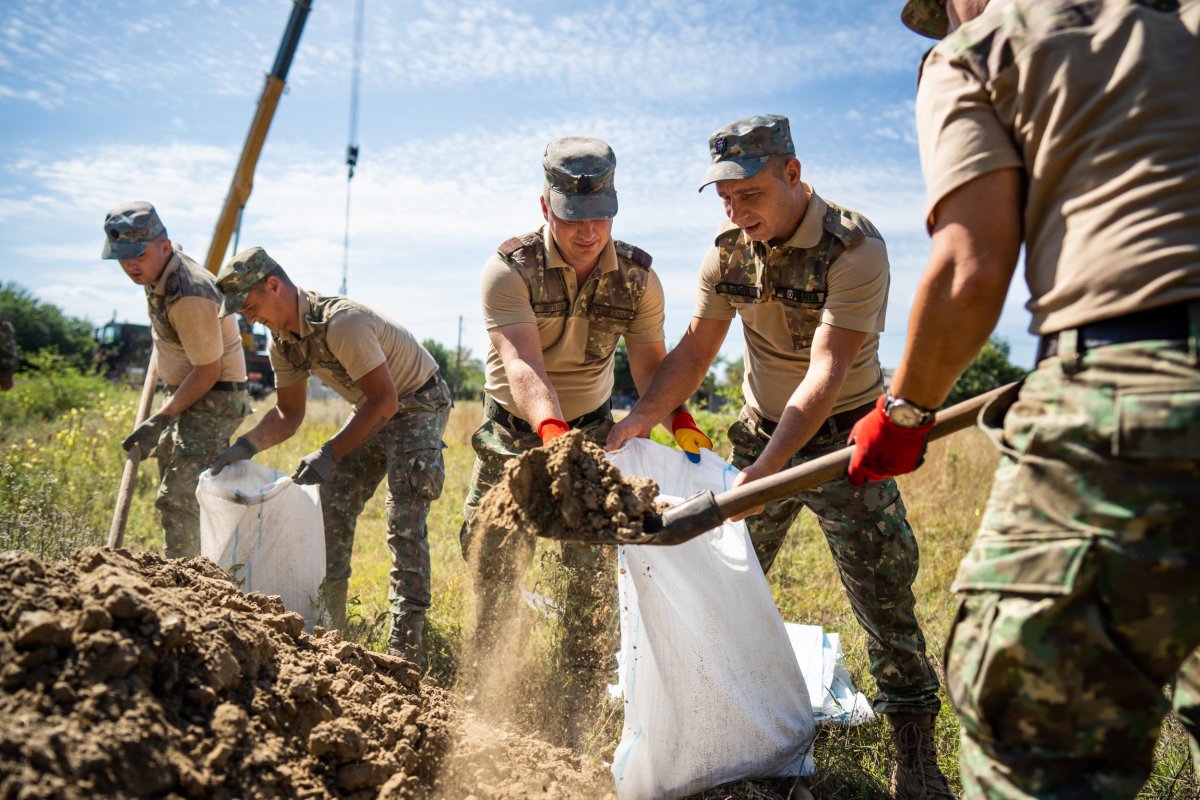 Romanian army soldiers