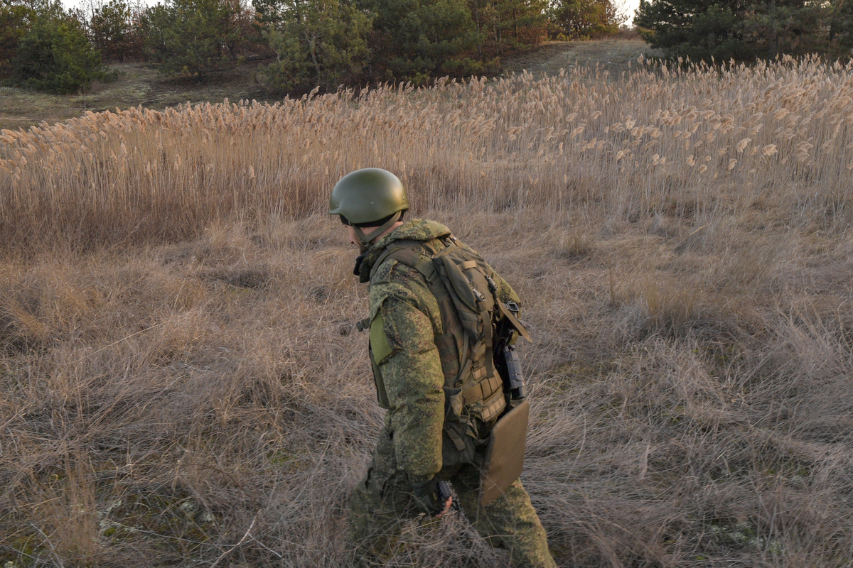 Ukrainian Munitions Rain Down on Russian Troops in Kinburn Spit: Video