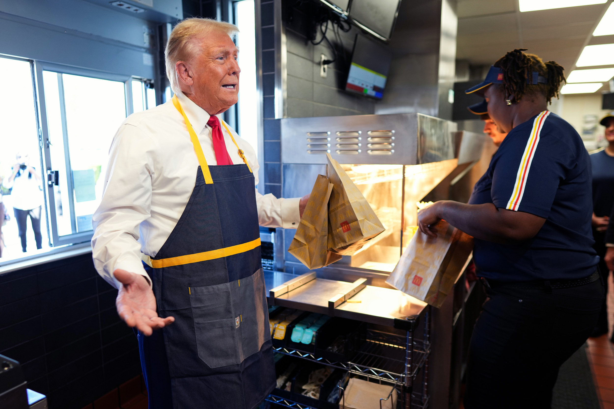 Donald Trump Working McDonald's Fry Cooker In Pennsylvania Takes Off ...