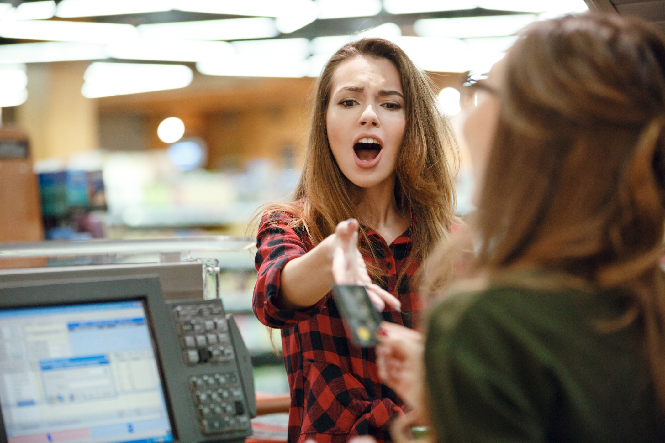 Millennial Steps In to Help Gen Z Cashier After Heartbreaking Encounter with Customer