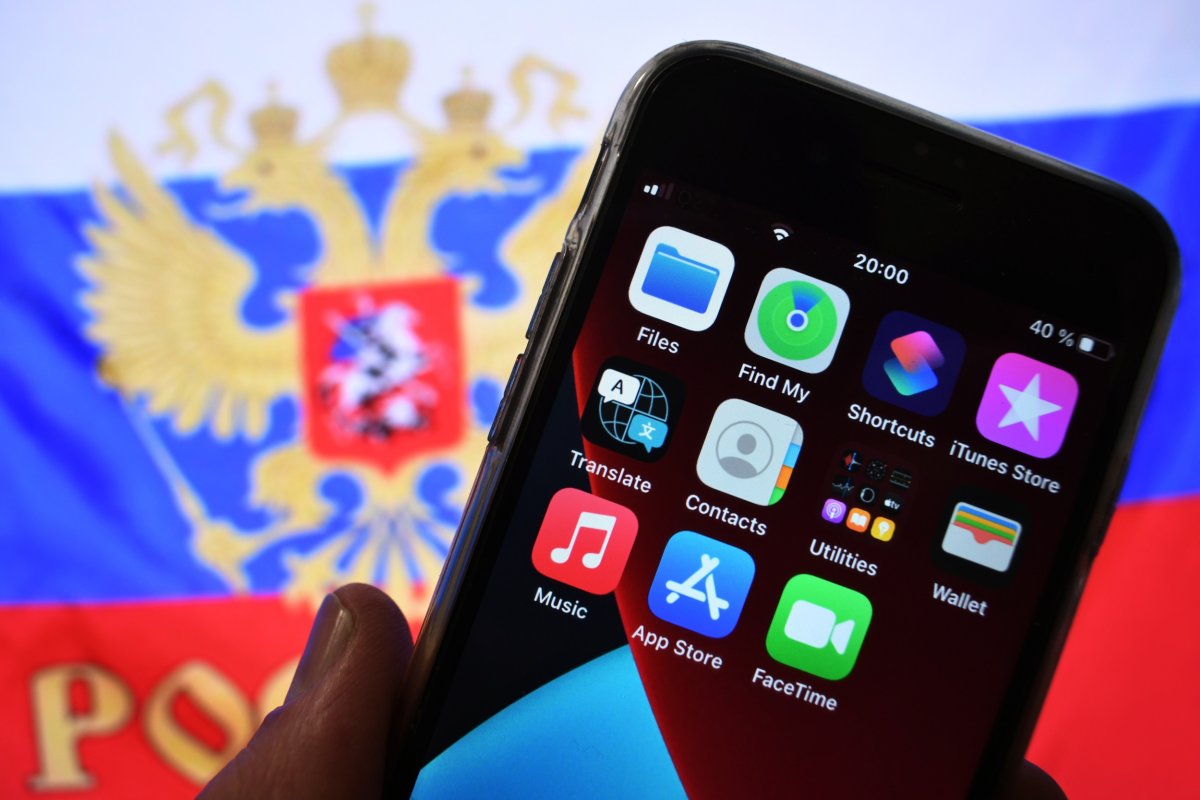 iPhone in front of the Russian flag 