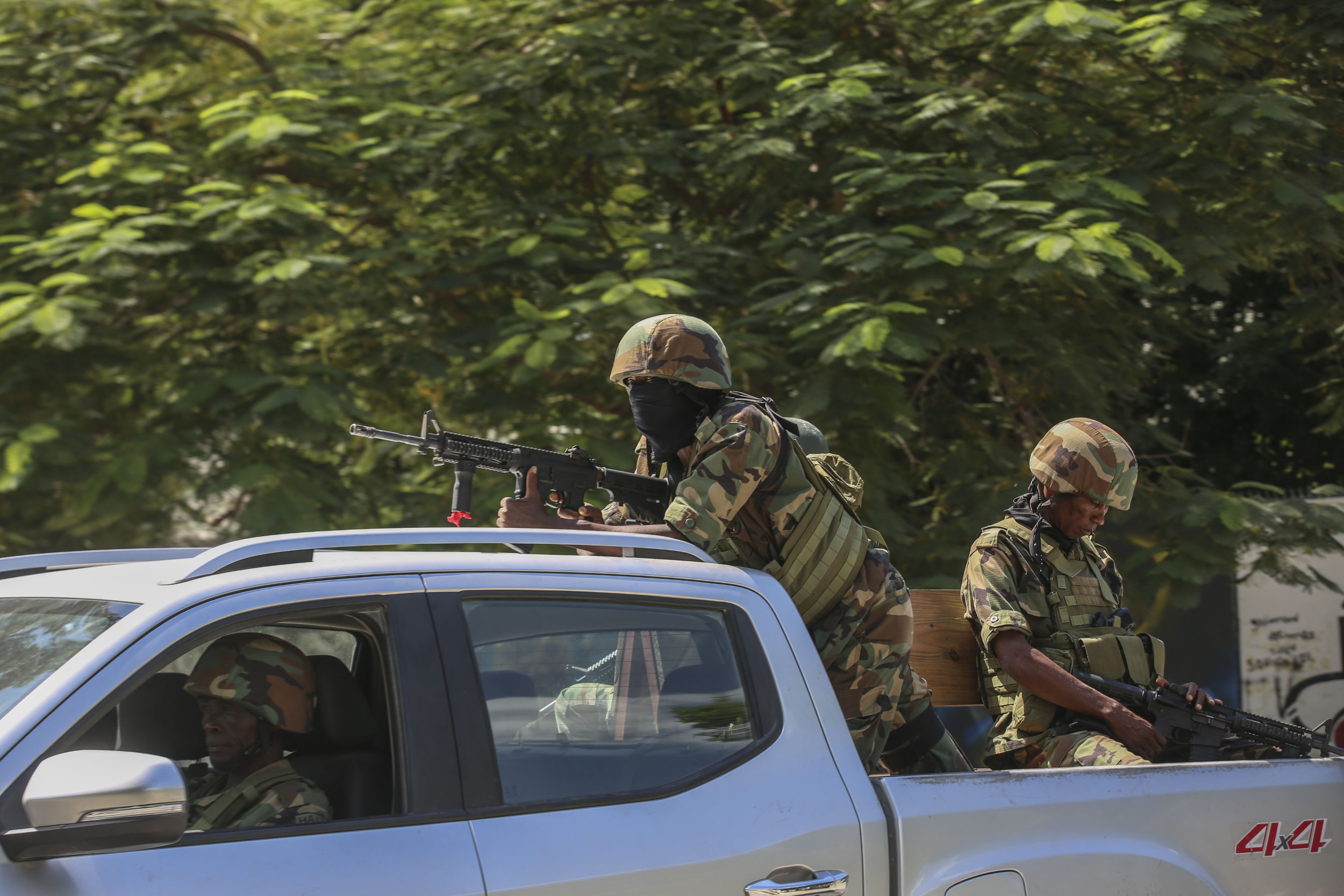 Police Battle Gangs Attempting to Seize Haitian Capital