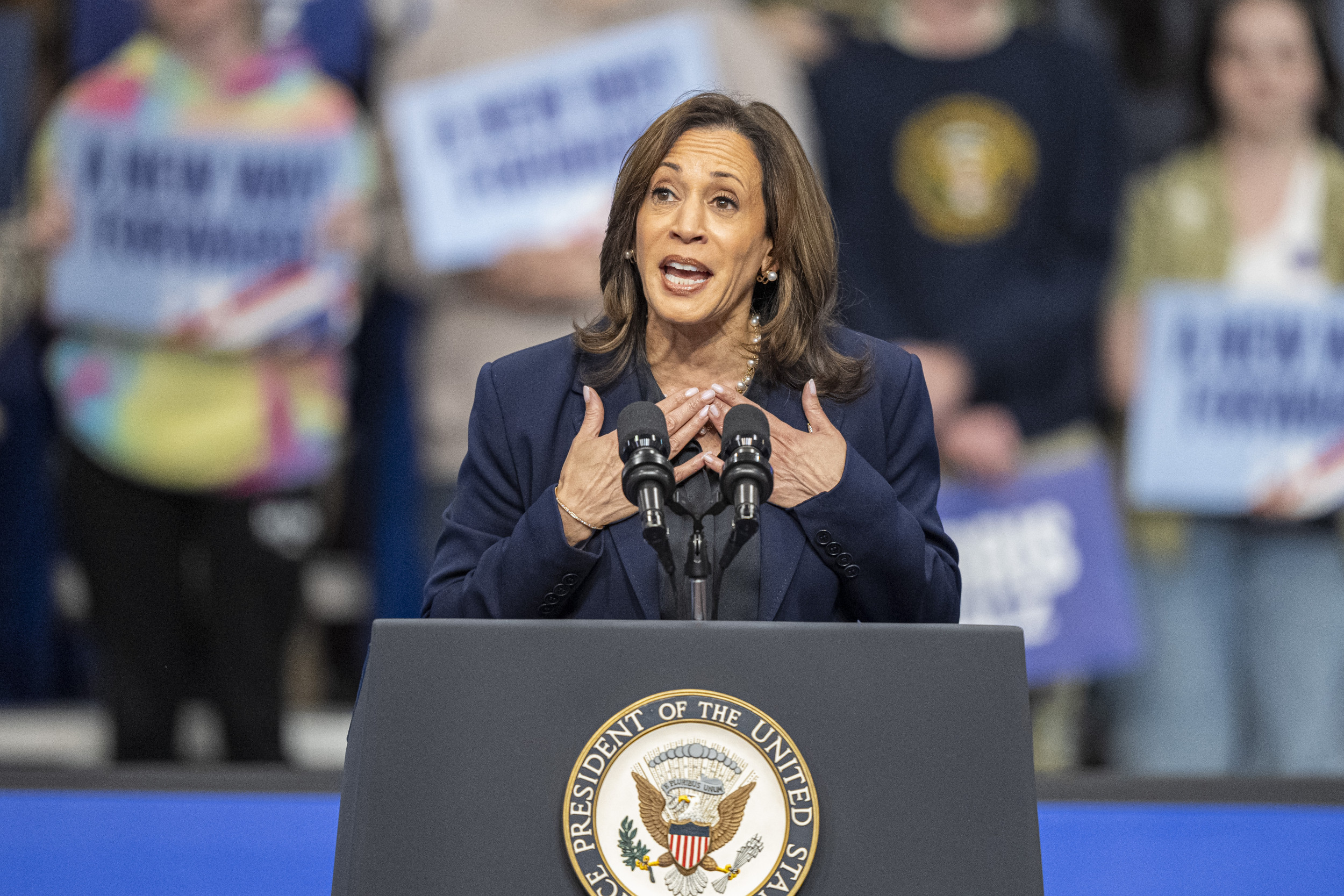 Kamala Harris Outpaces Donald Trump in Fundraising as Polls Tighten