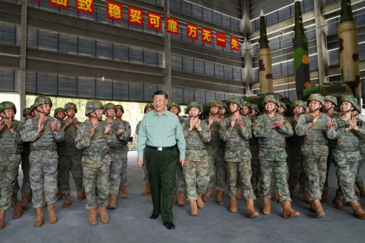 https://d.newsweek.com/en/full/2500919/xi-inspects-rocket-force-brigade.webp