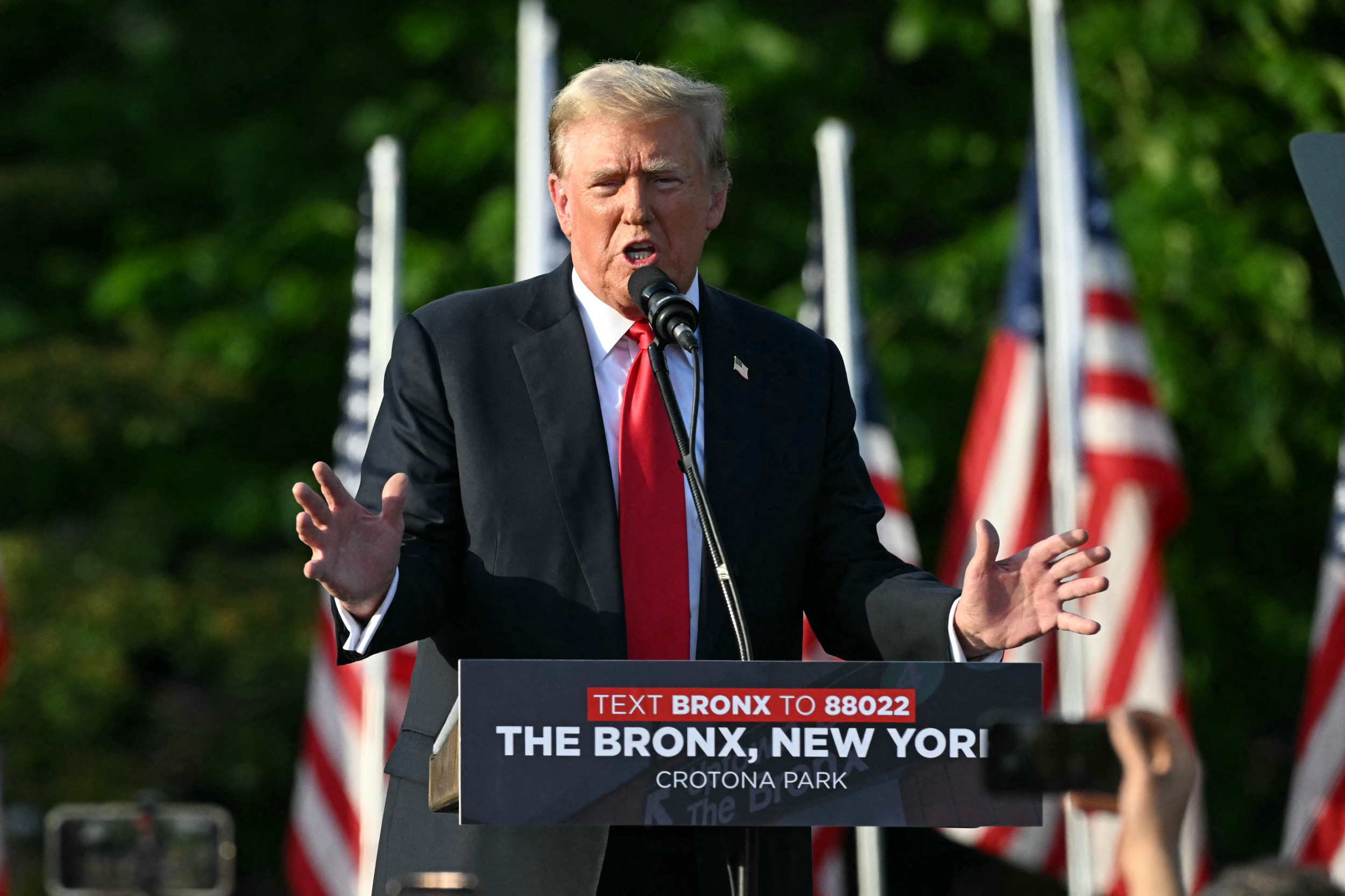 Donald Trump Loses Ground in New York Ahead of Madison Square Garden ...