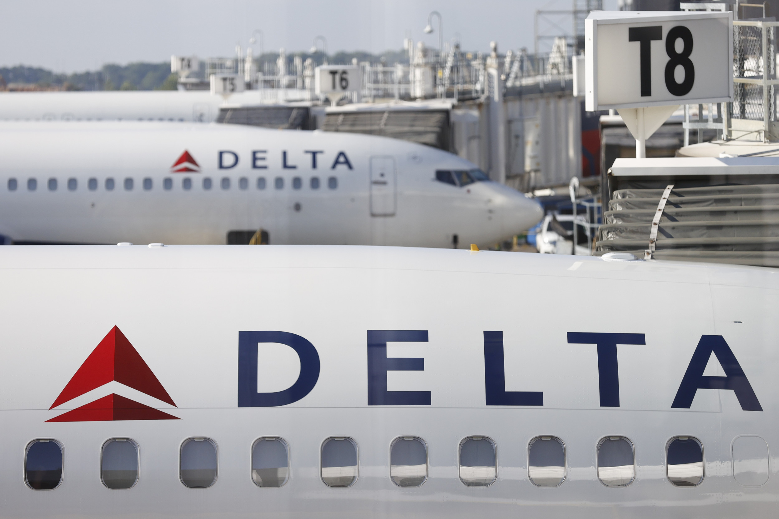 Do Women Pilots Crash More Than Men? What the Data Shows