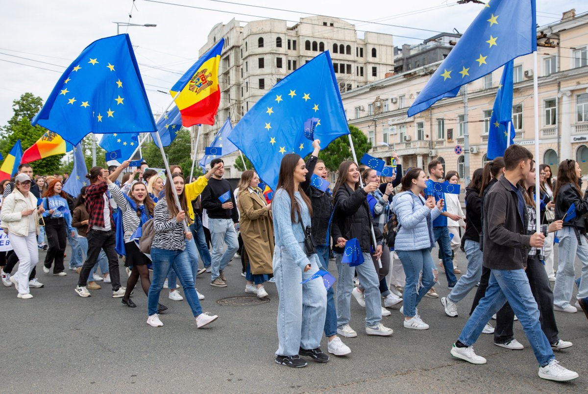 Moldova and European flags