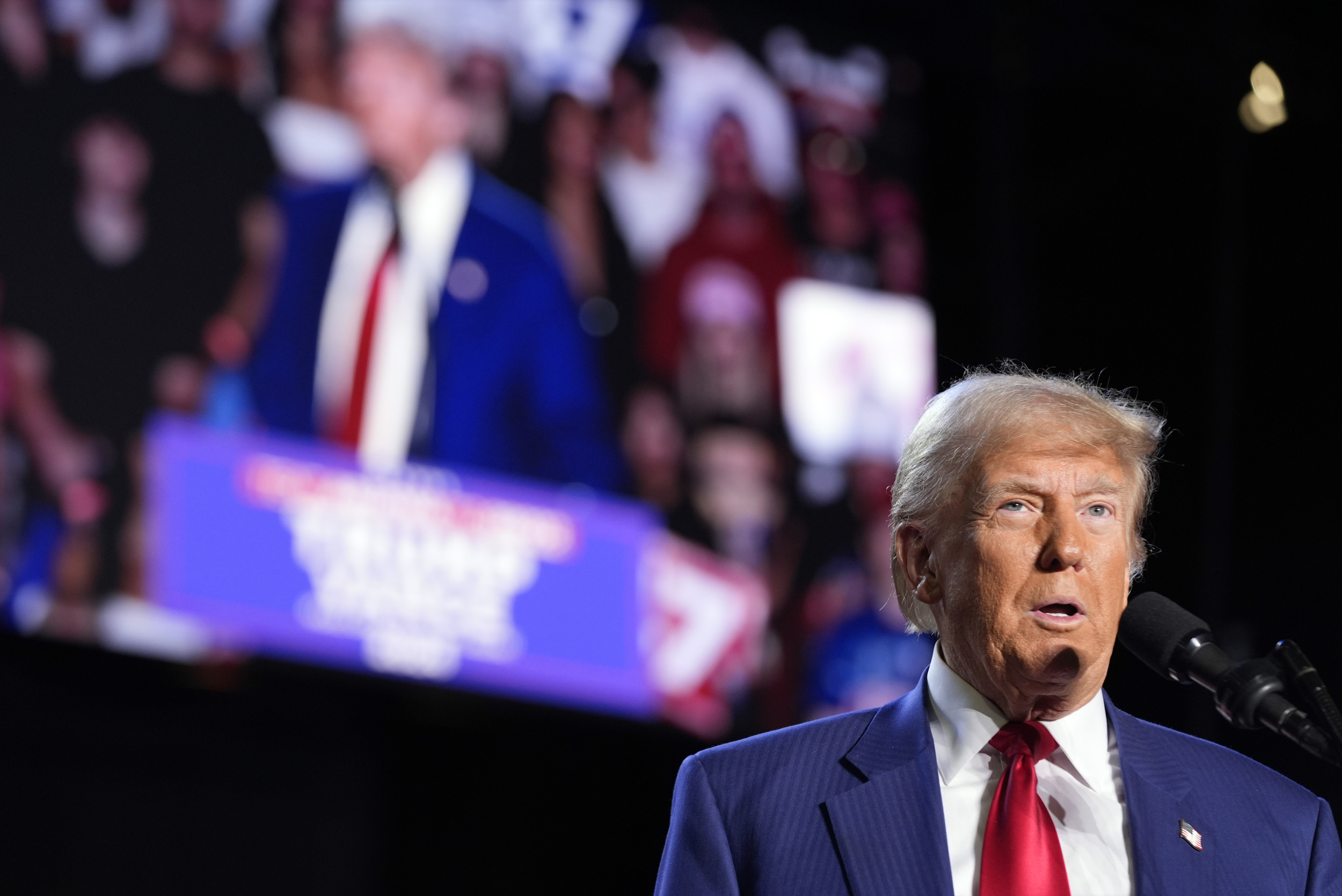 Unexpected Visitor Shocks Crowd at Trump’s Arizona Rally