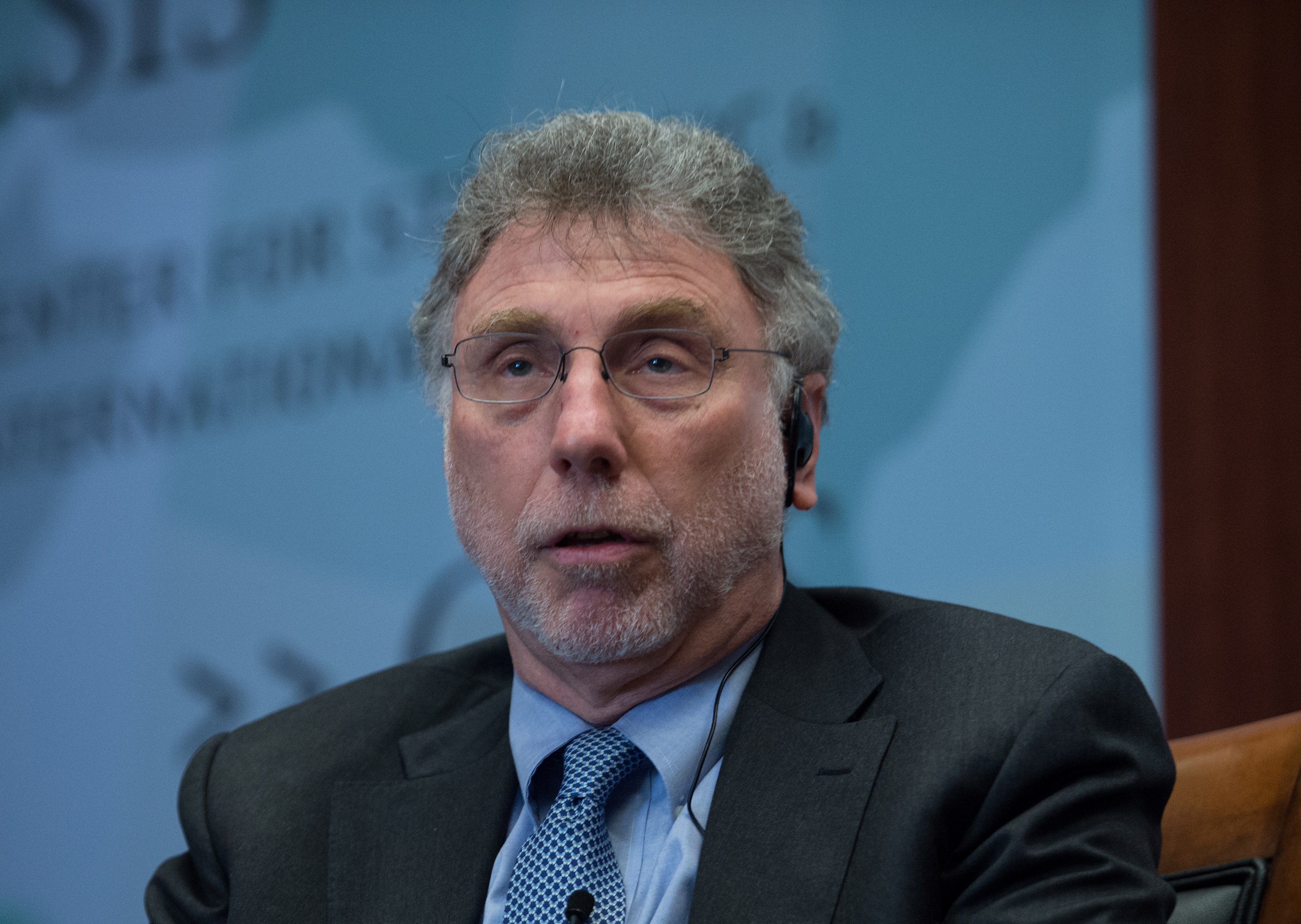 Ex-Washington Post editor blasts paper's decision not to endorse candidate