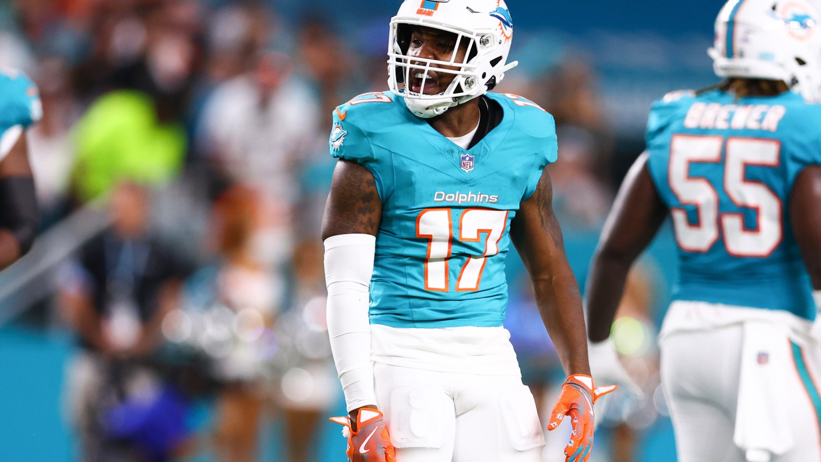 Dolphins Star Jaylen Waddle Exits Game With Scary Injury - Newsweek