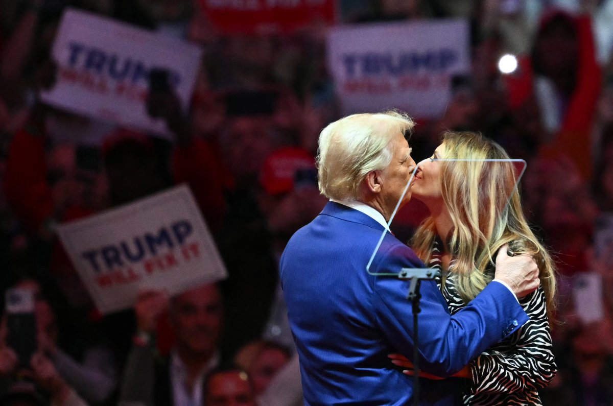 Melania Kiss by Donald Trump