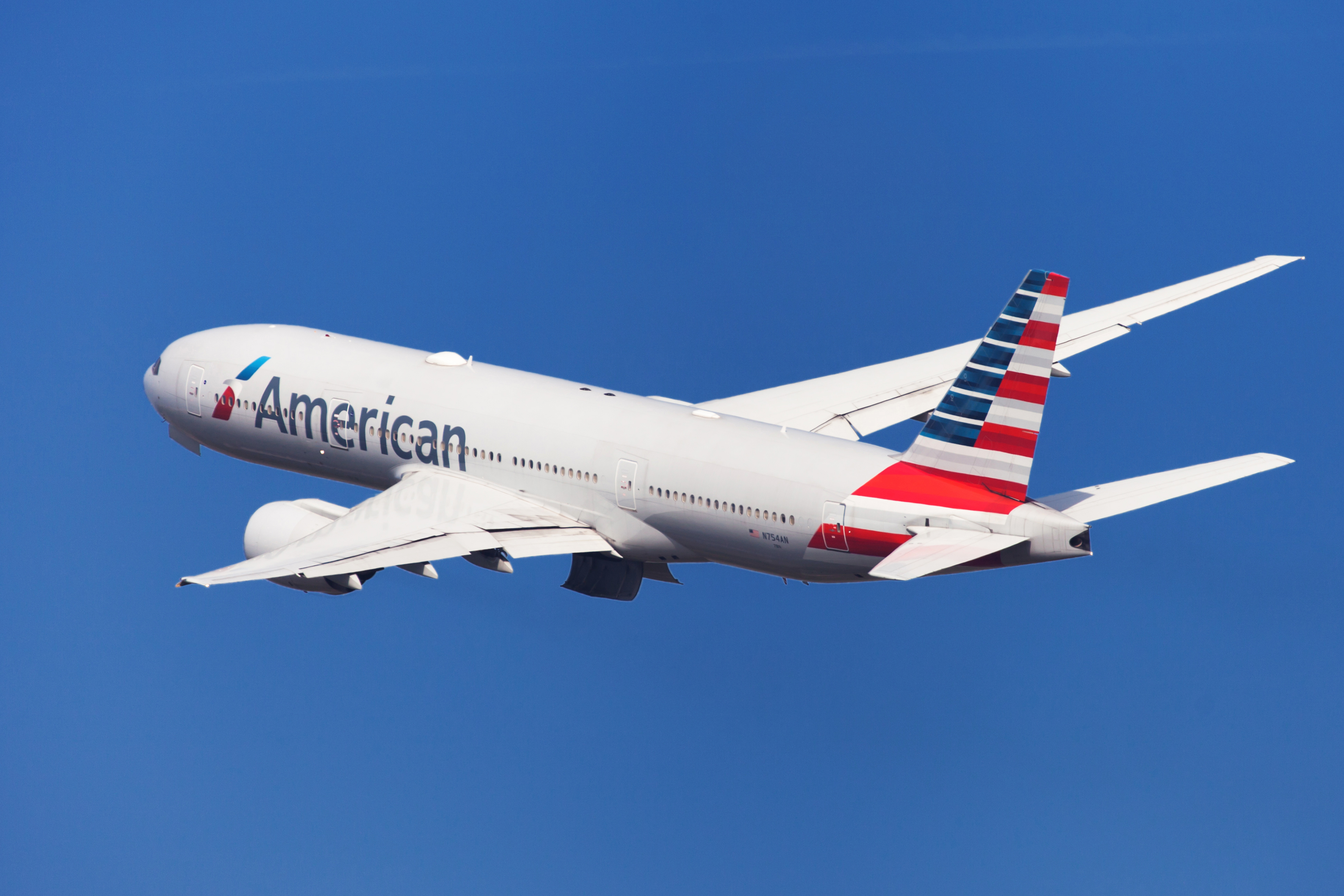 American Airlines Sets New Record with Longest Flight Landing