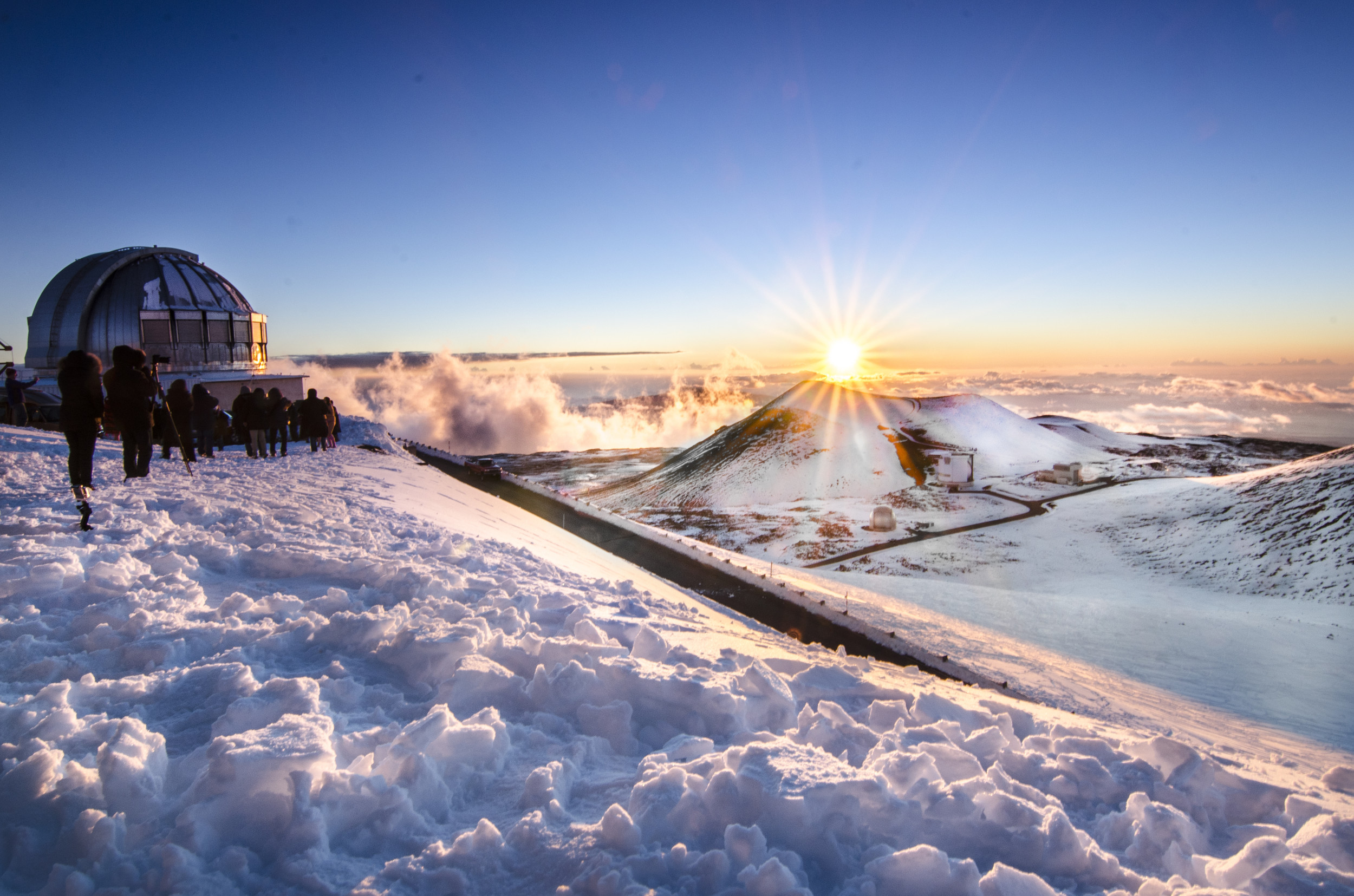 Snow warning in Hawaii warns motorists who may have difficulty traveling