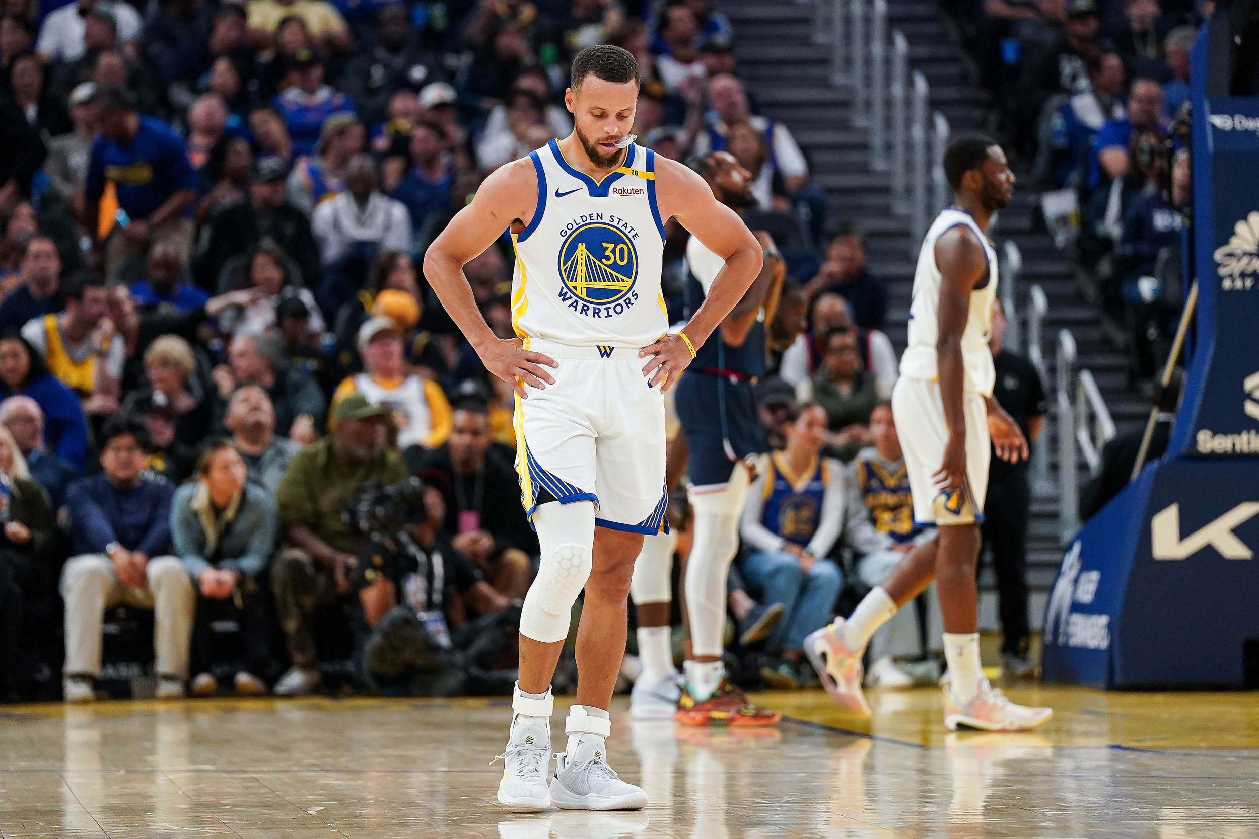 Steph Curry Leg Injury Highlights Serious Concerns For Warriors Season