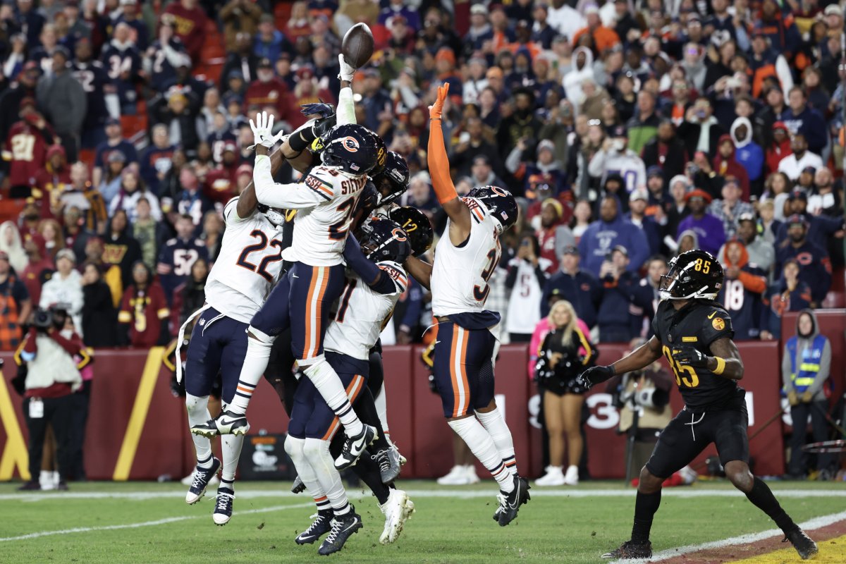 Bears WR DJ Moore Reacts to Controversial Play-Call, Failed Hail Mary ...