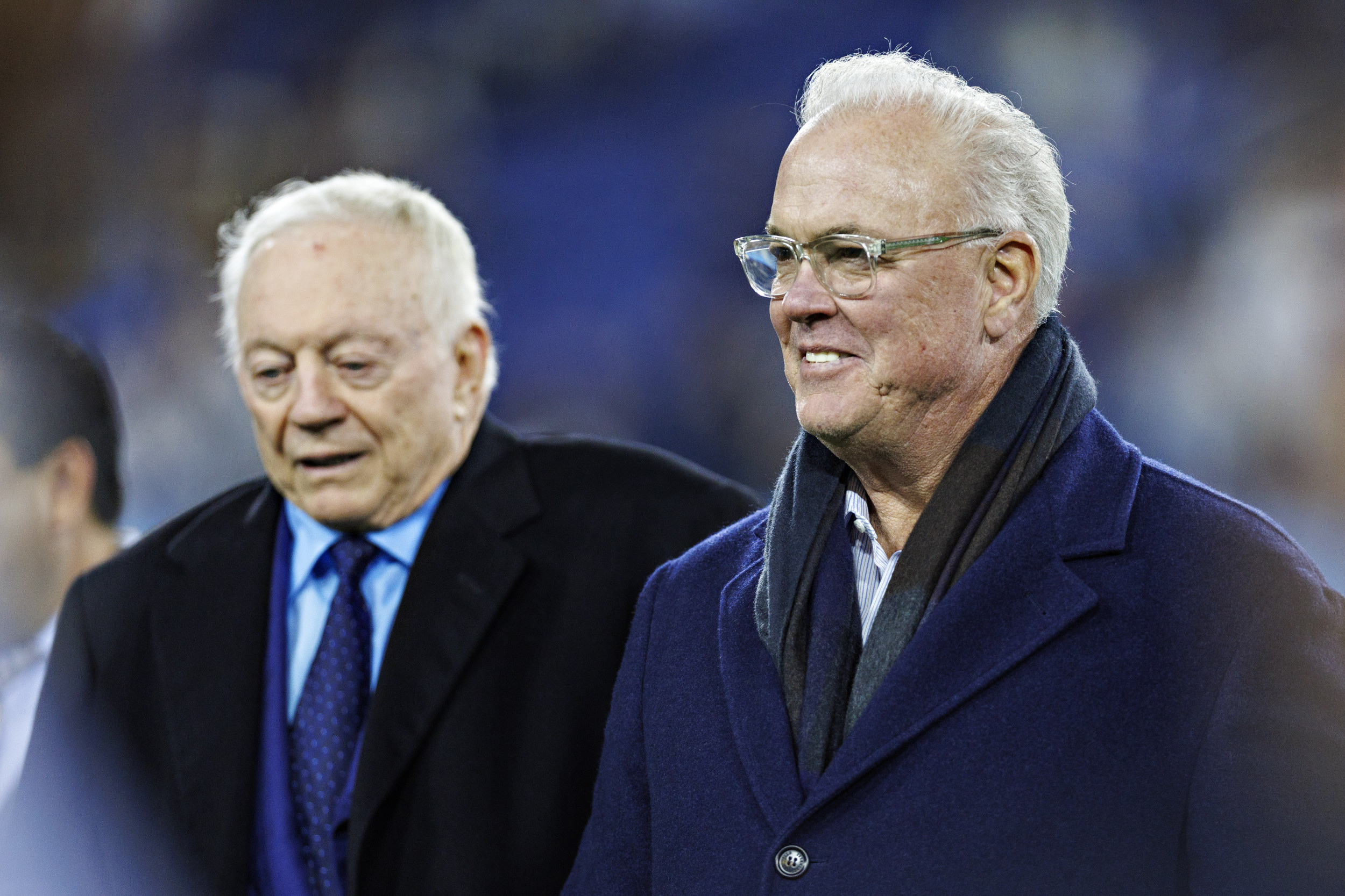 Jerry Jones' Family Injured in Car Accident