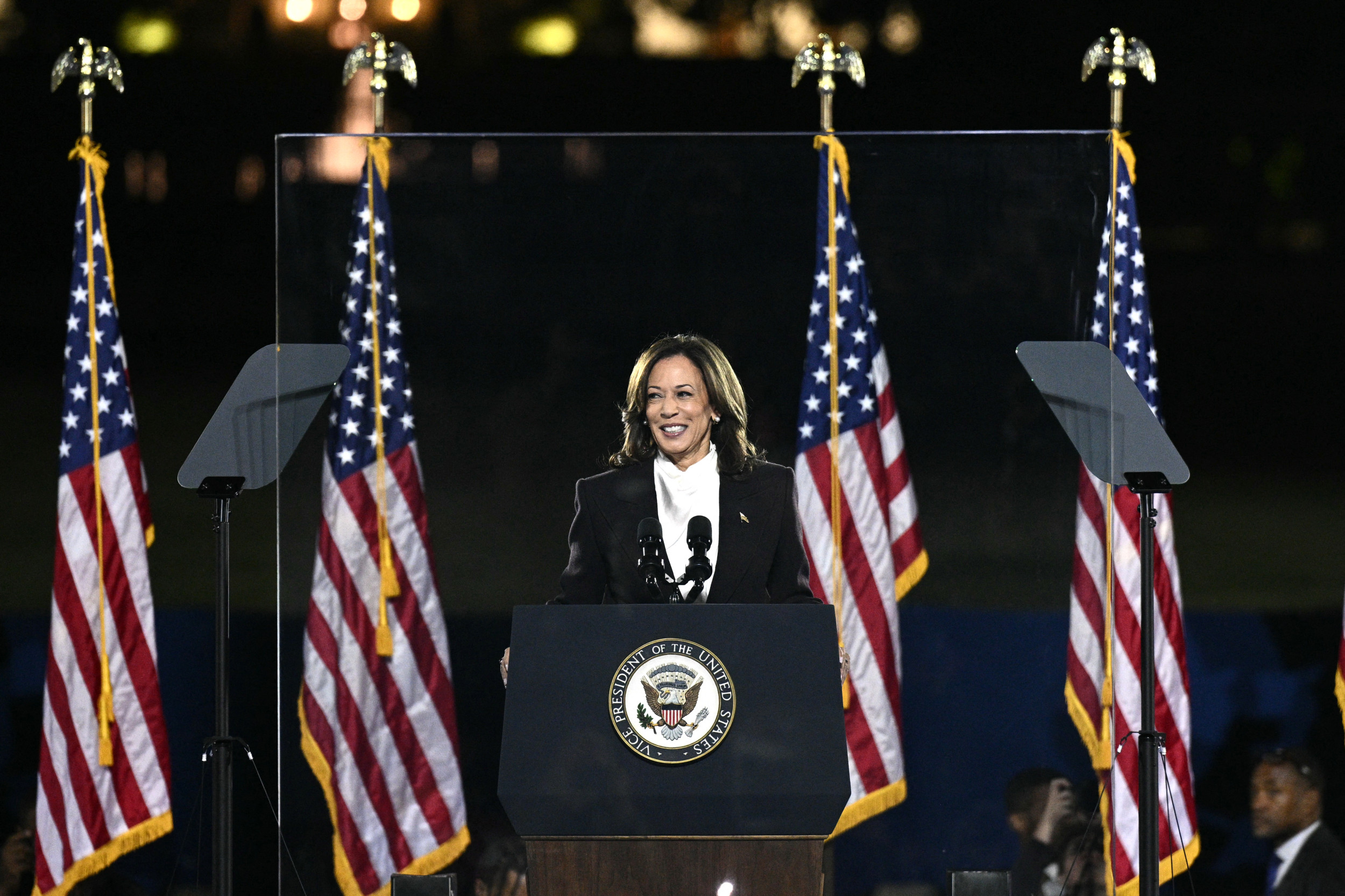 Kamala Harris' Crowd Size Crushes Previous Record With Ellipse Speech