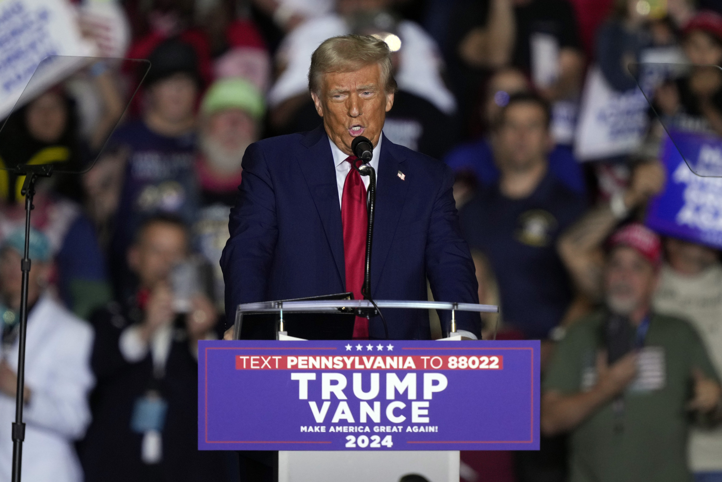 Trump Rally Erupts at News of Biden's 'Garbage' Remark