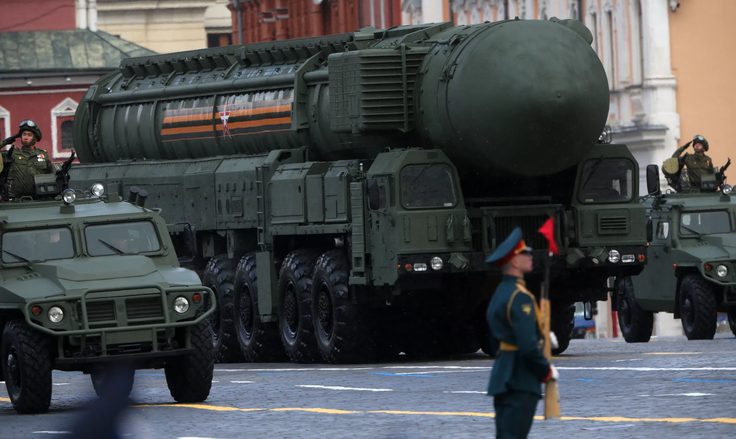 https://d.newsweek.com/en/full/2507907/russia-missile.webp