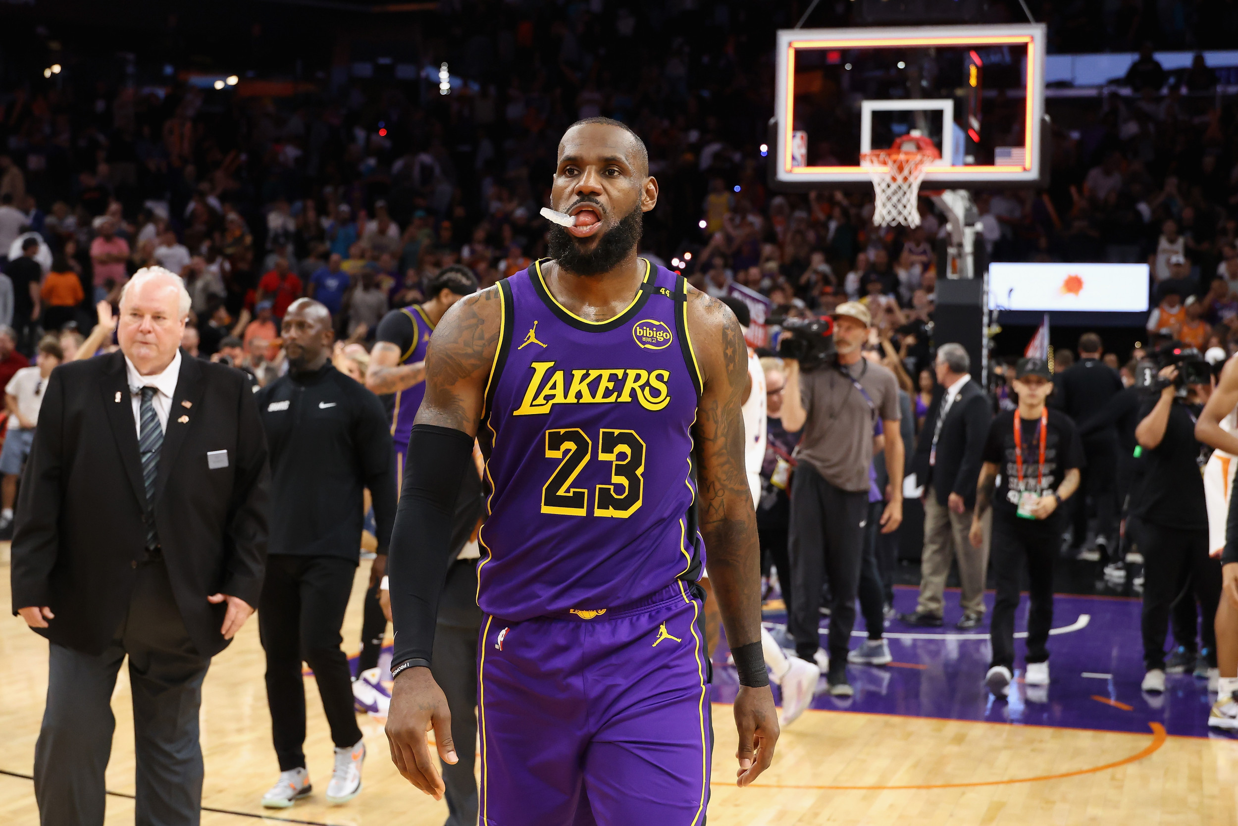 Lebron james cavs to lakers hotsell