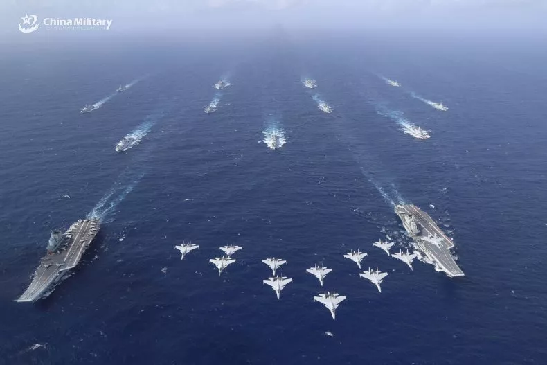 यह अंत की शुरुआत है - Pagina 10 Chinese-navy-conducts-dual-aircraft-carrier-operations