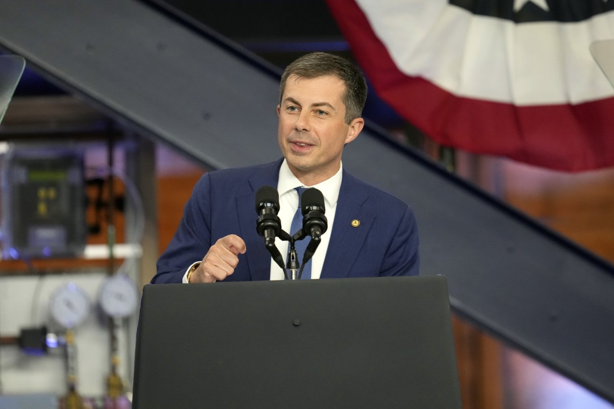 Pete Buttigieg, secretario de Transporte 