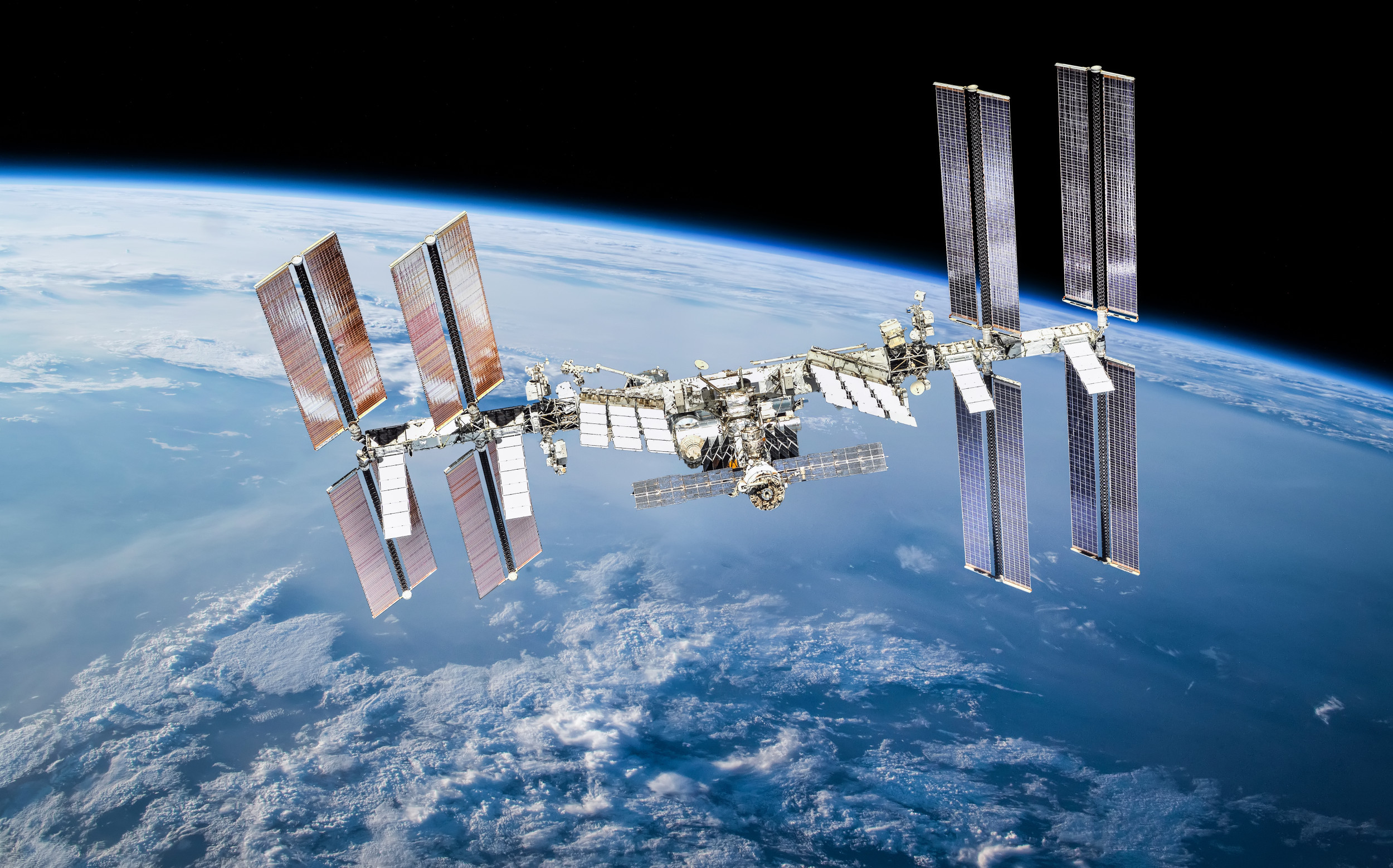 Fact Check Do NASA Astronauts Need To Evacuate Leaking ISS? Newsweek