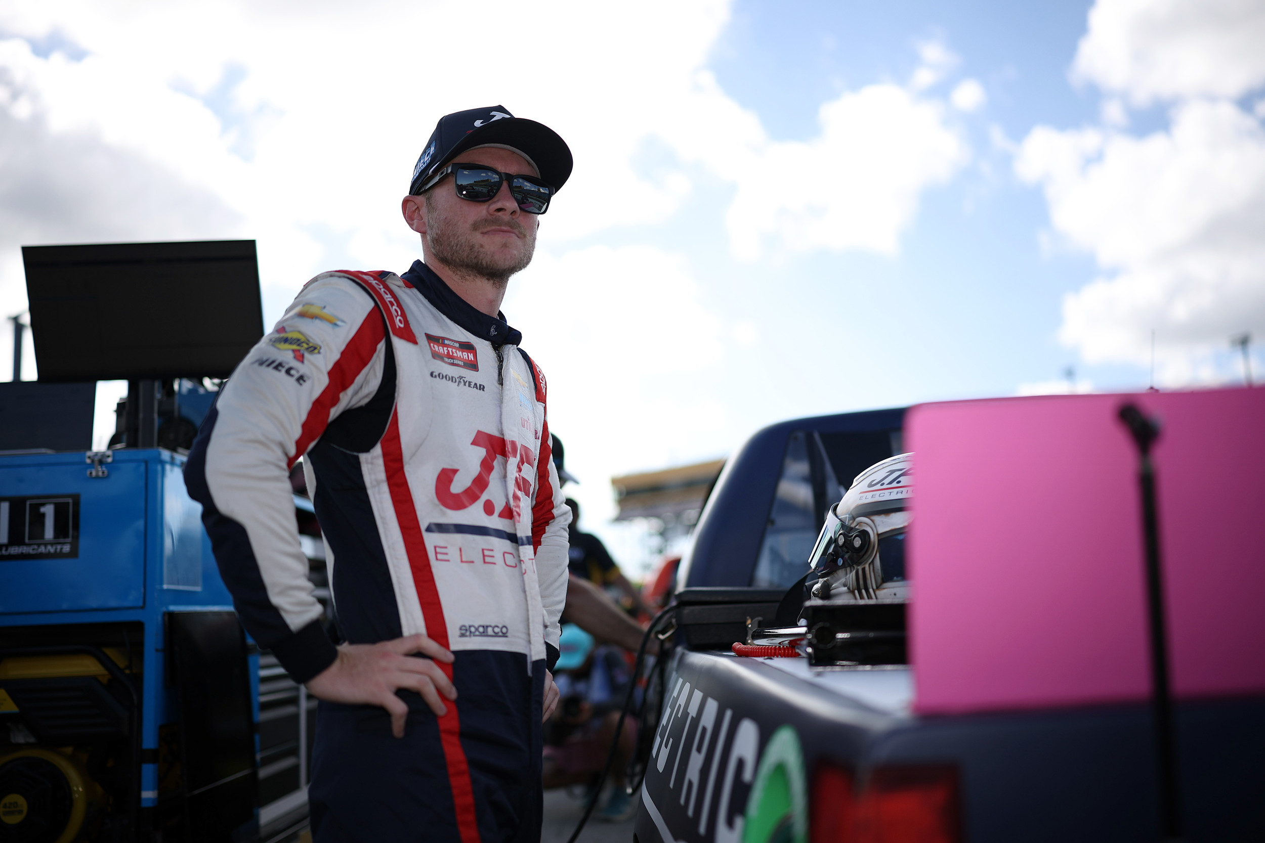 Matt Mills Matt Mills, pembalap NASCAR yang mengalami insiden di Homestead-Miami Speedway