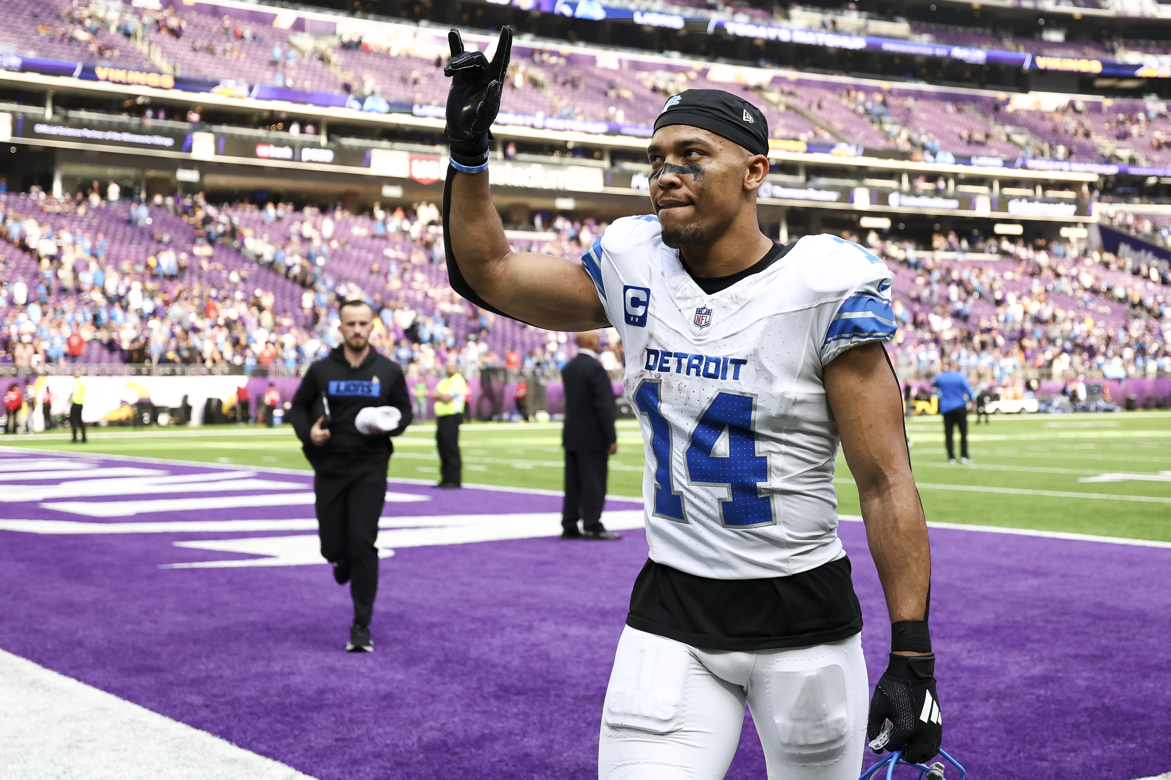 Lions' Amon-Ra St. Brown Sports Sweater Dissing Green Bay Ahead of Week 9  Matchup - Newsweek
