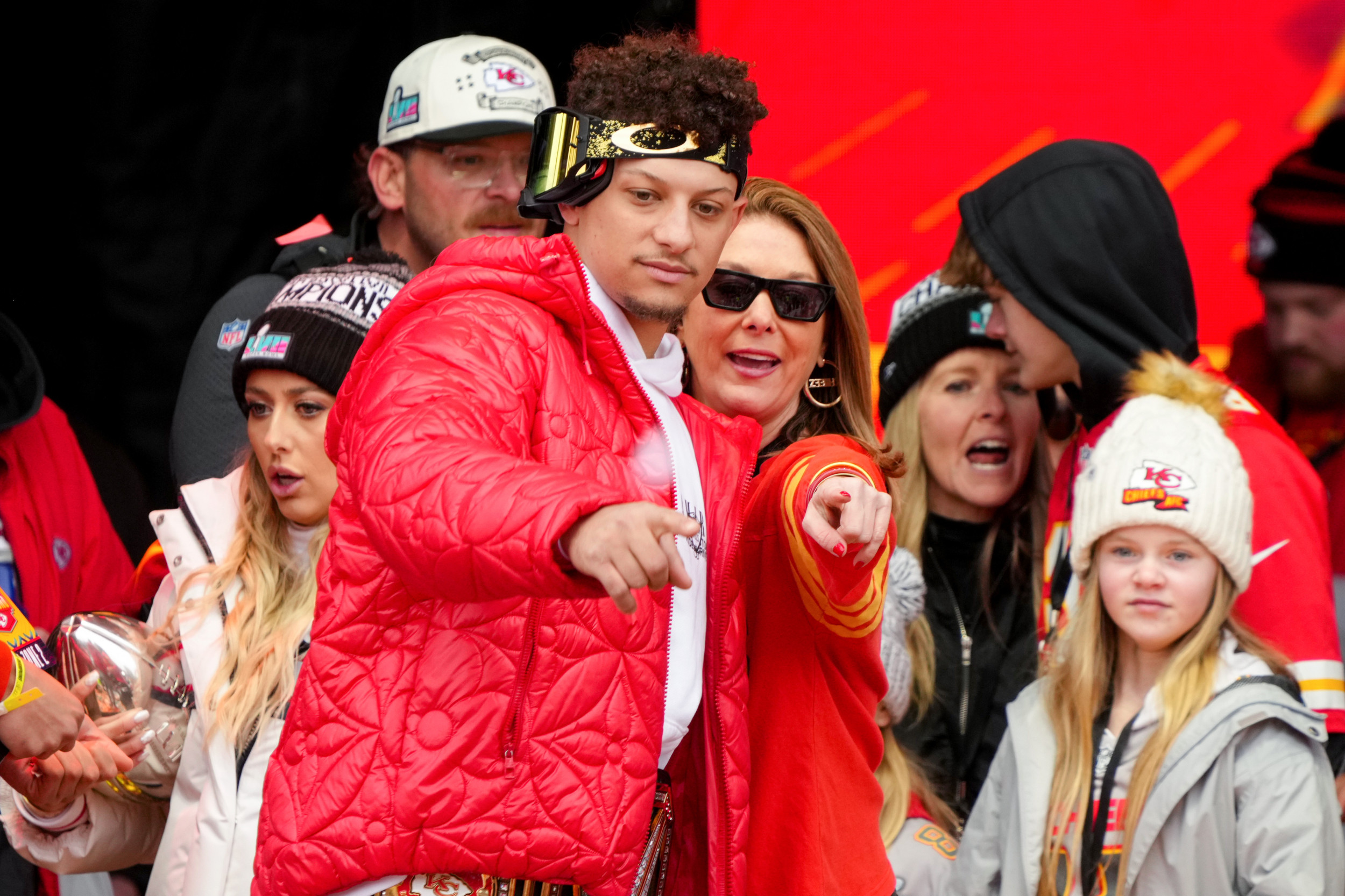 Patrick Mahomes’ mother wears a MAGA hat in support of Donald Trump at the Chiefs’ MNF game