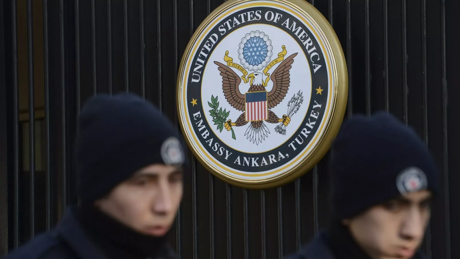 охранник посольства сша в москве