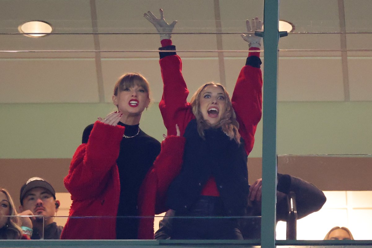 Taylor Swift celebrates with Britanny Mahomes