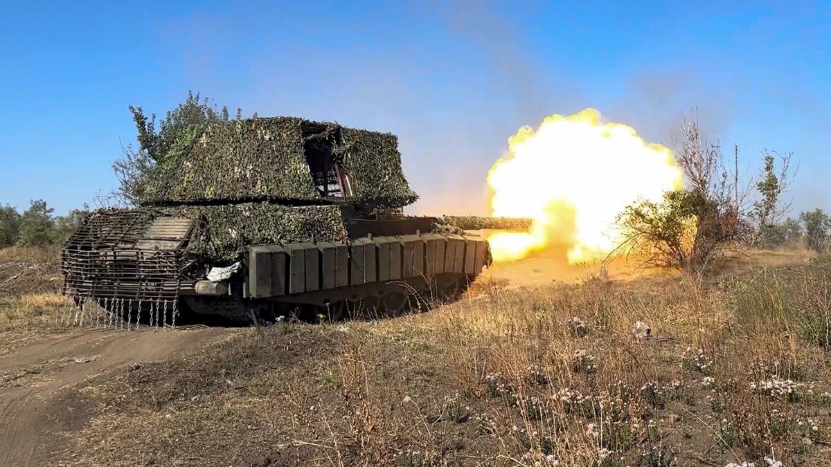 Russian Tank Firing in Ukraine 