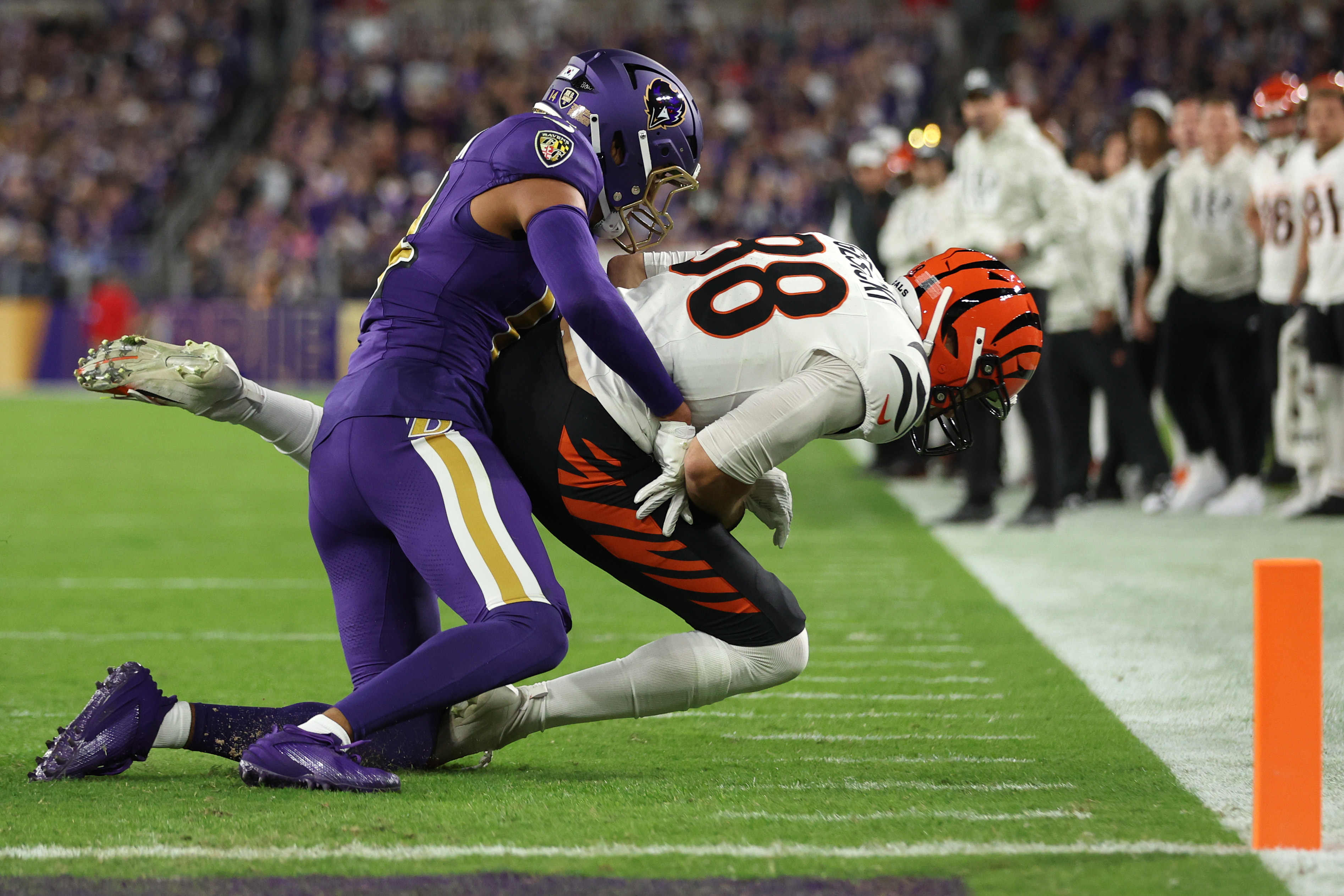 Ravens All-Pro safety Kyle Hamilton left the game with a scary non-contact injury