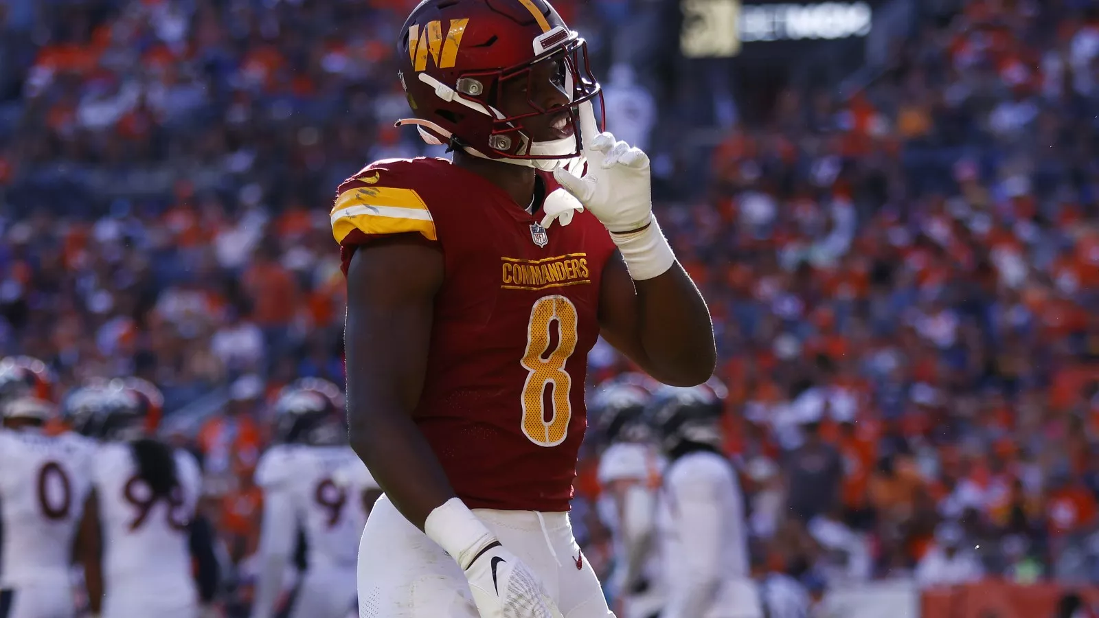 Commanders' Brian Robinson Jr Exits Game With Signficant Leg Injury