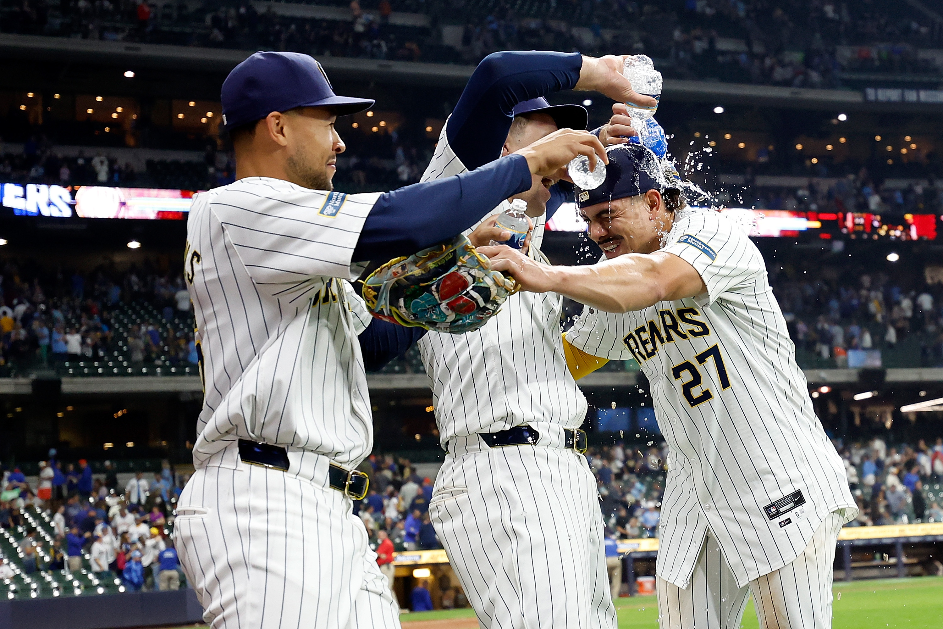 Brewers Predicted To Say Goodbye To Fan Favorite Infielder In Free Agency