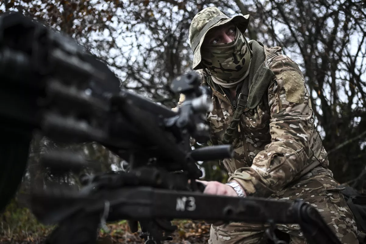 https://d.newsweek.com/en/full/2517635/russian-soldier.webp