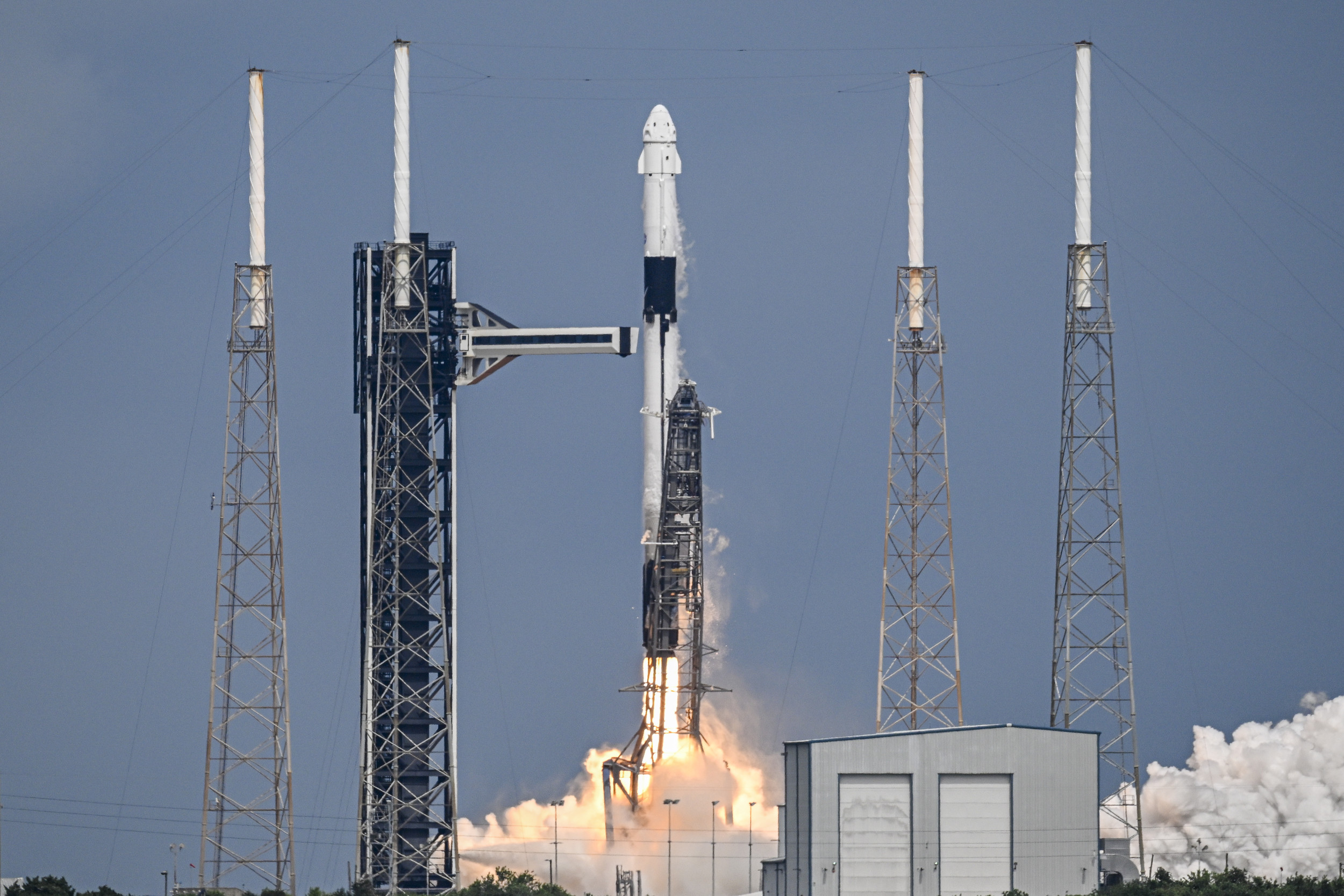 SpaceXのダブル打ち上げ：StarlinkとKoreasatが本日フロリダから打ち上げられる