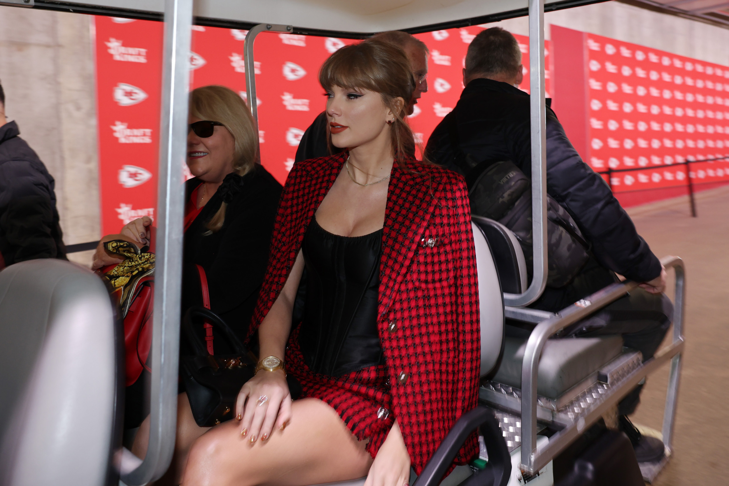 taylor swift upskirt 